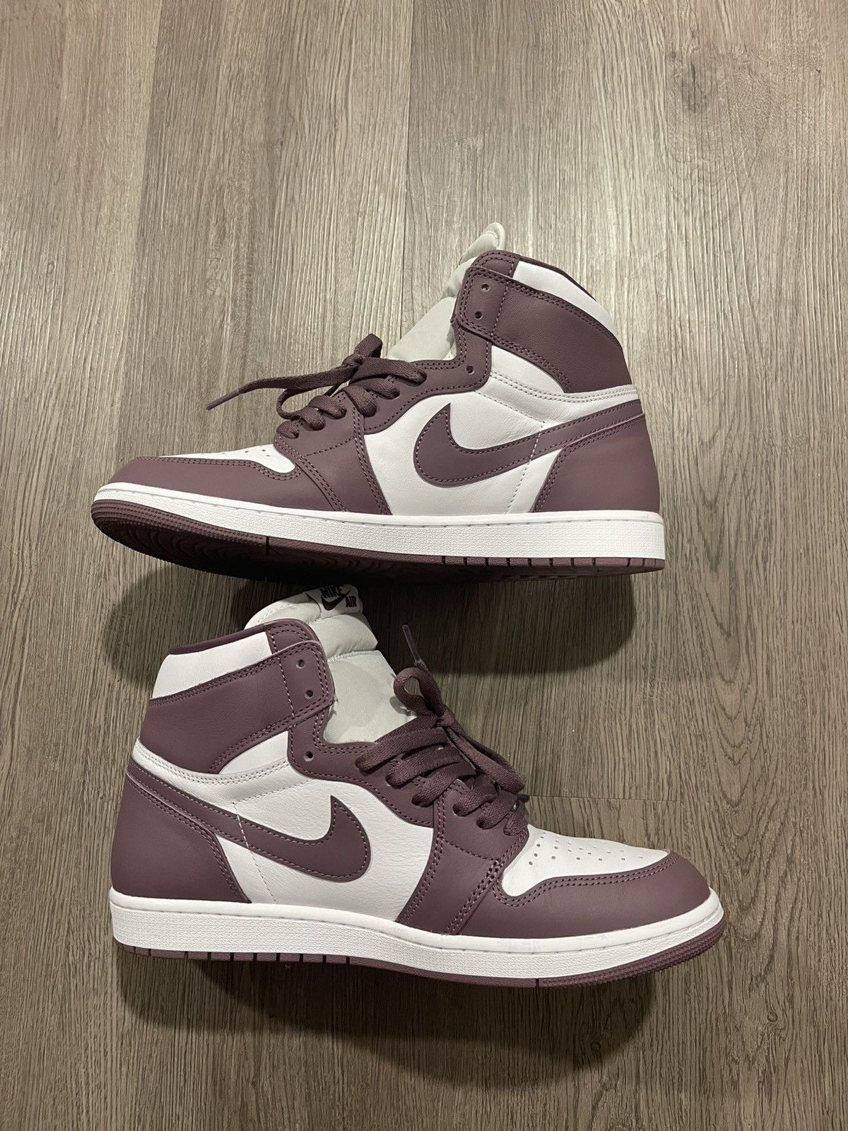 Nike Air Jordan 1 Retro OG Size US 12 / EU 45 - 5 Thumbnail