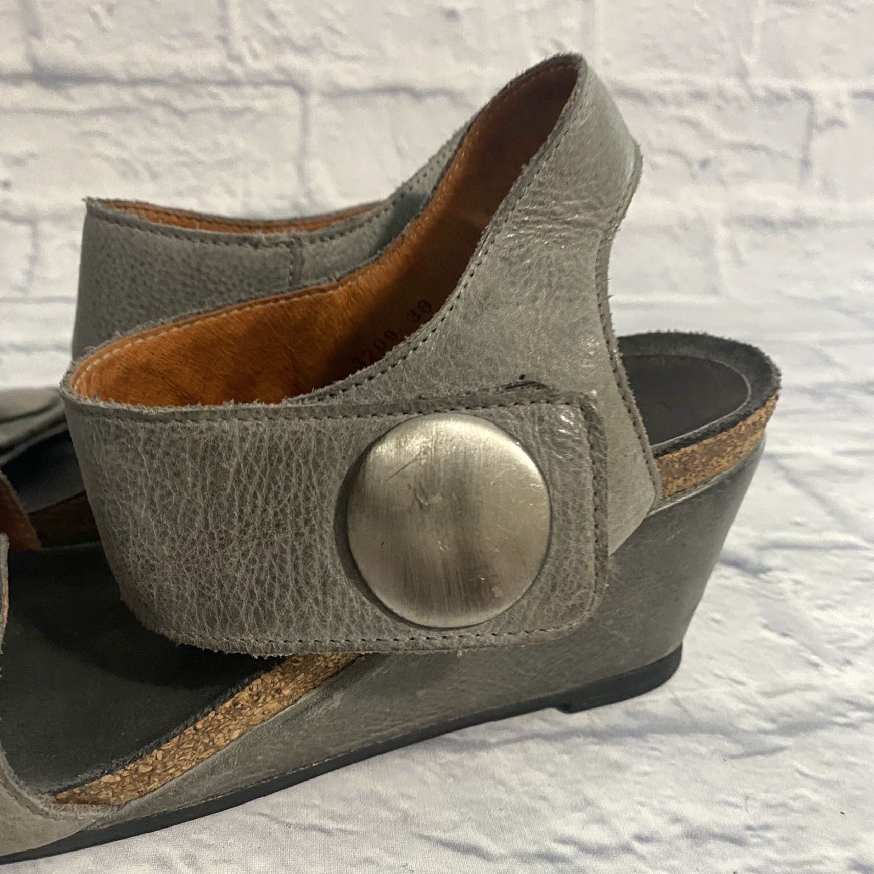 Taos VINTAGE: No — Taos Carousel 2 Wedge Sandals Graphite Metallic Gray Hook And Loop Women’s Sz 38 Size US 8 / IT 38 - 7 Thumbnail