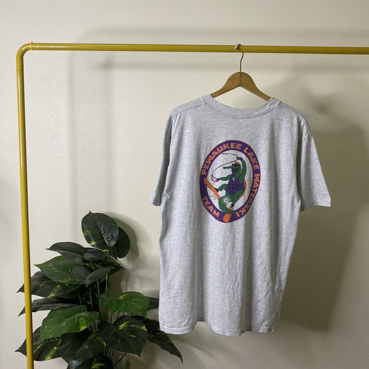 Vintage Vintage 1990s Pewaukee Lake Waterski Team Tee Size US L / EU 52-54 / 3 - 1 Thumbnail