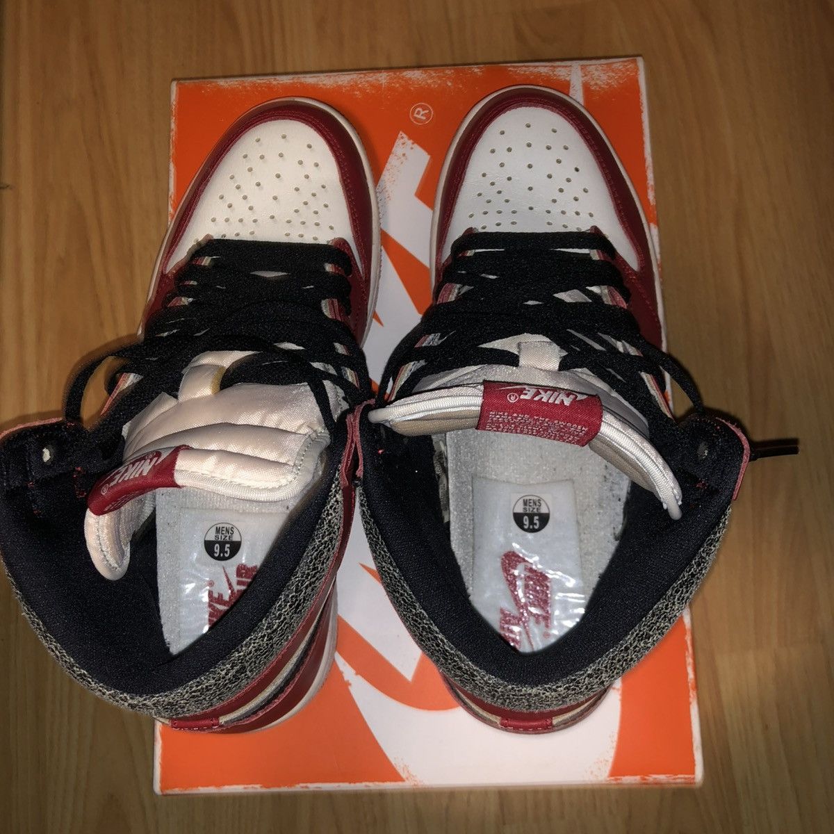 Nike Air Jordan 1 Retro High OG Chicago Lost And Found - Size 9.5 Size US 9.5 / EU 42-43 - 7 Thumbnail