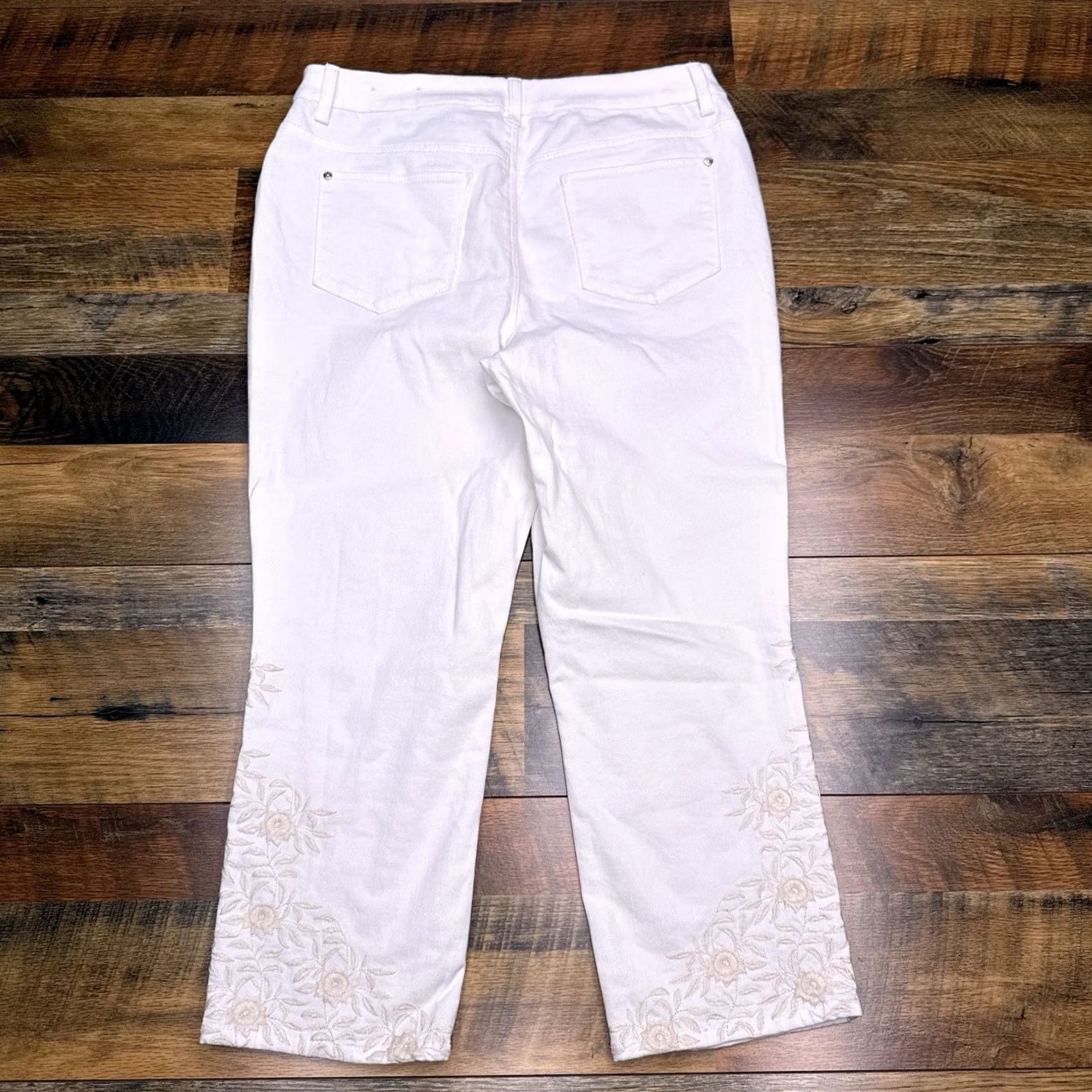Vintage Chicos Jeans Cropped Slim Leg 0.5 White Floral Embroidered City Womens Regular 29in Inseam 22in Denim Cotton Blend Logo 5-Pocket Size 25" / US 0 / IT 36 - 2 Thumbnail