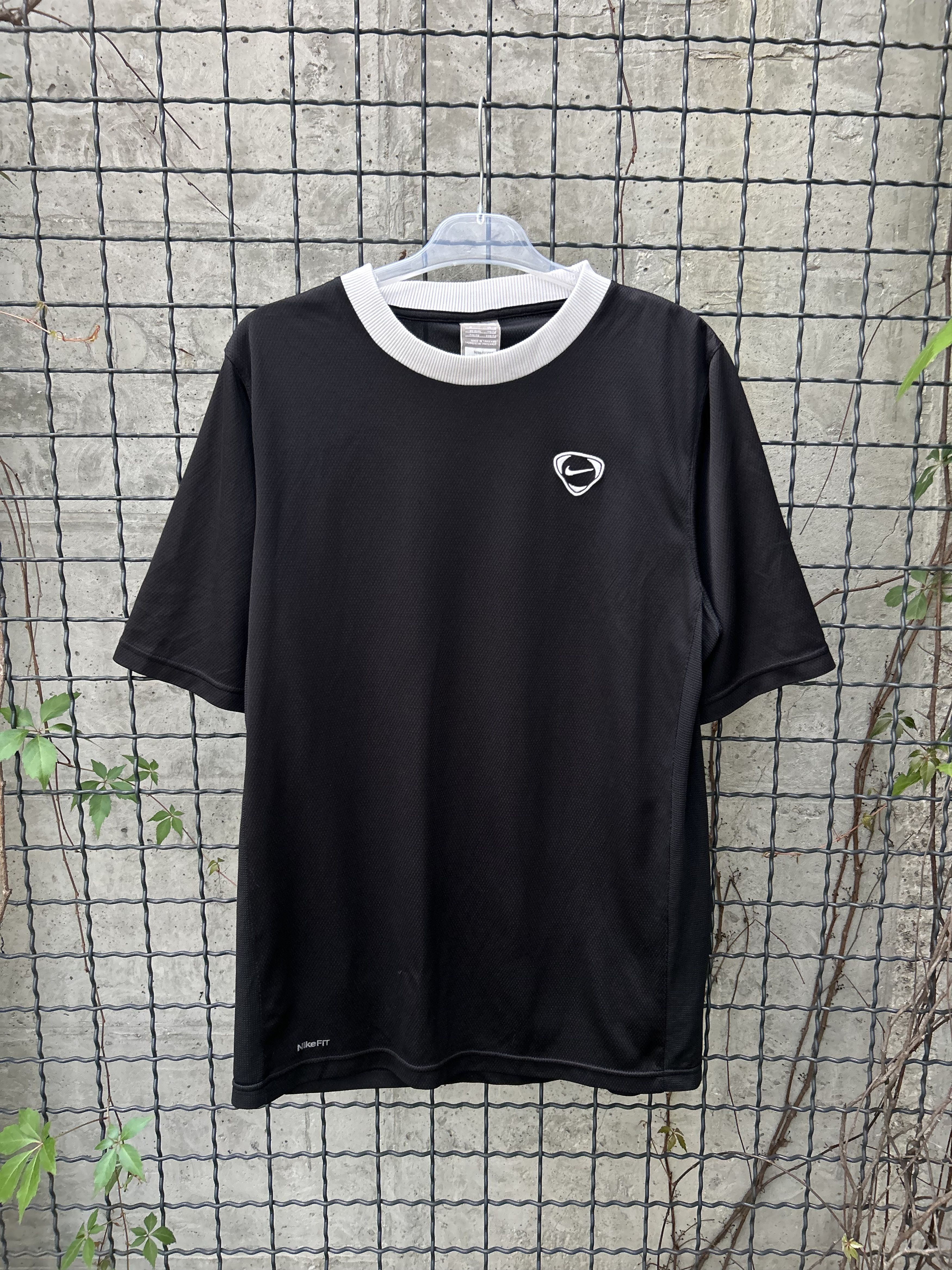Nike Vintage 90s Nike Fit Embroidered Logo Swoosh T-Shirt Size US M / EU 48-50 / 2 - 1 Thumbnail