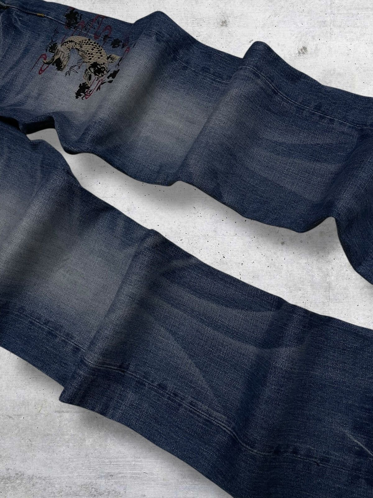 Takeo Kikuchi VINTAGE TAKEO KIKUCHI ARCHIVE CLASSIC KOI CRAFTED DENIM Size US 32 / EU 48 - 6 Thumbnail