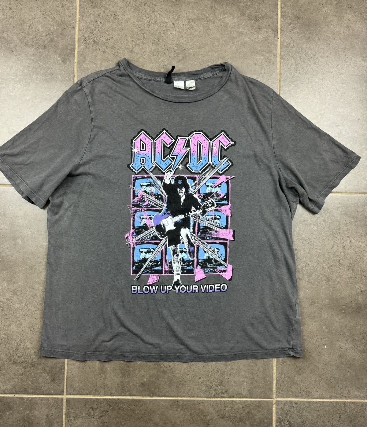 AC/DC AC/DC unisex’s T shirt Band BLOW UP YOUR VIDEO Size US M / EU 48-50 / 2 - 1 Thumbnail