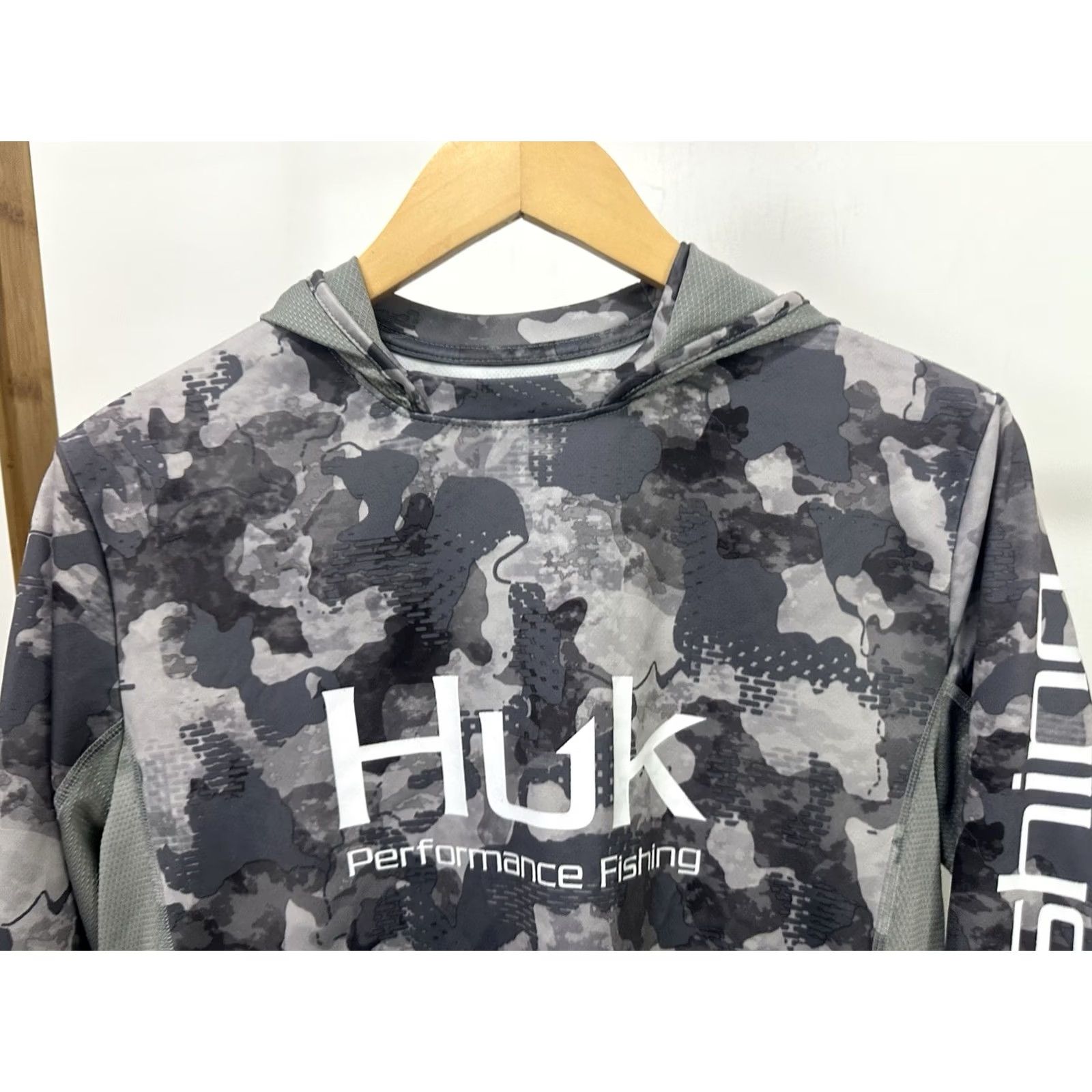 Vintage HUK Gray Camo Light Pullover Hoodie S Mens Size S Hoodie Pullover Gray Camo Fish Theme Size US S / EU 44-46 / 1 - 4 Thumbnail