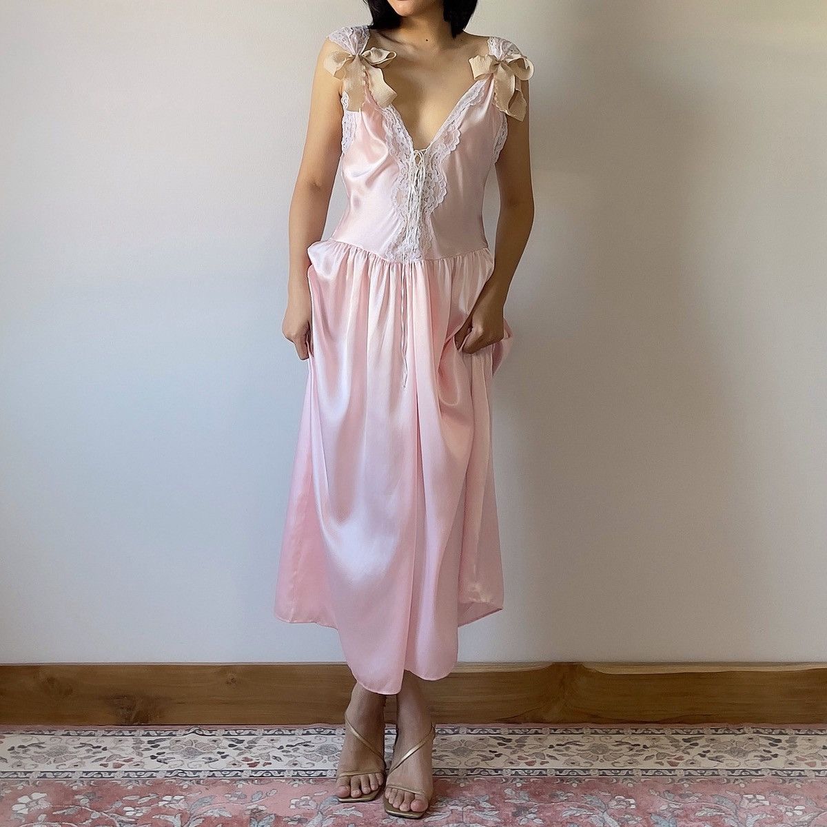 Vintage Cinema Etoile 1980s Pink Satin & Lace Nightgown (S) Size S / US 4 / IT 40 - 1 Thumbnail