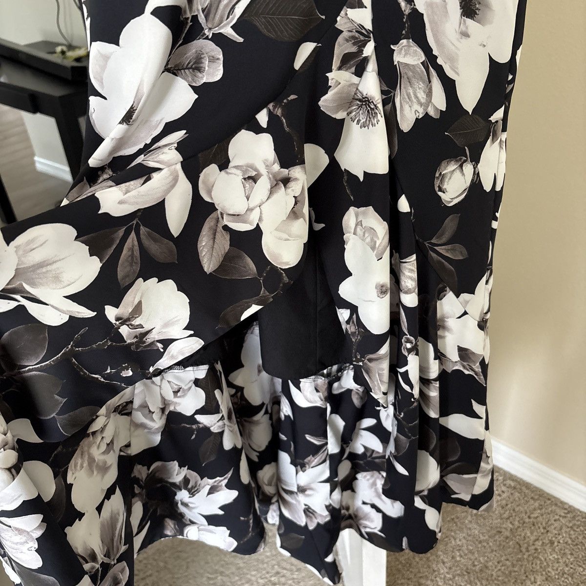 Express Monochromatic high-low dress with slit Size XS / US 0-2 / IT 36-38 - 2 Thumbnail