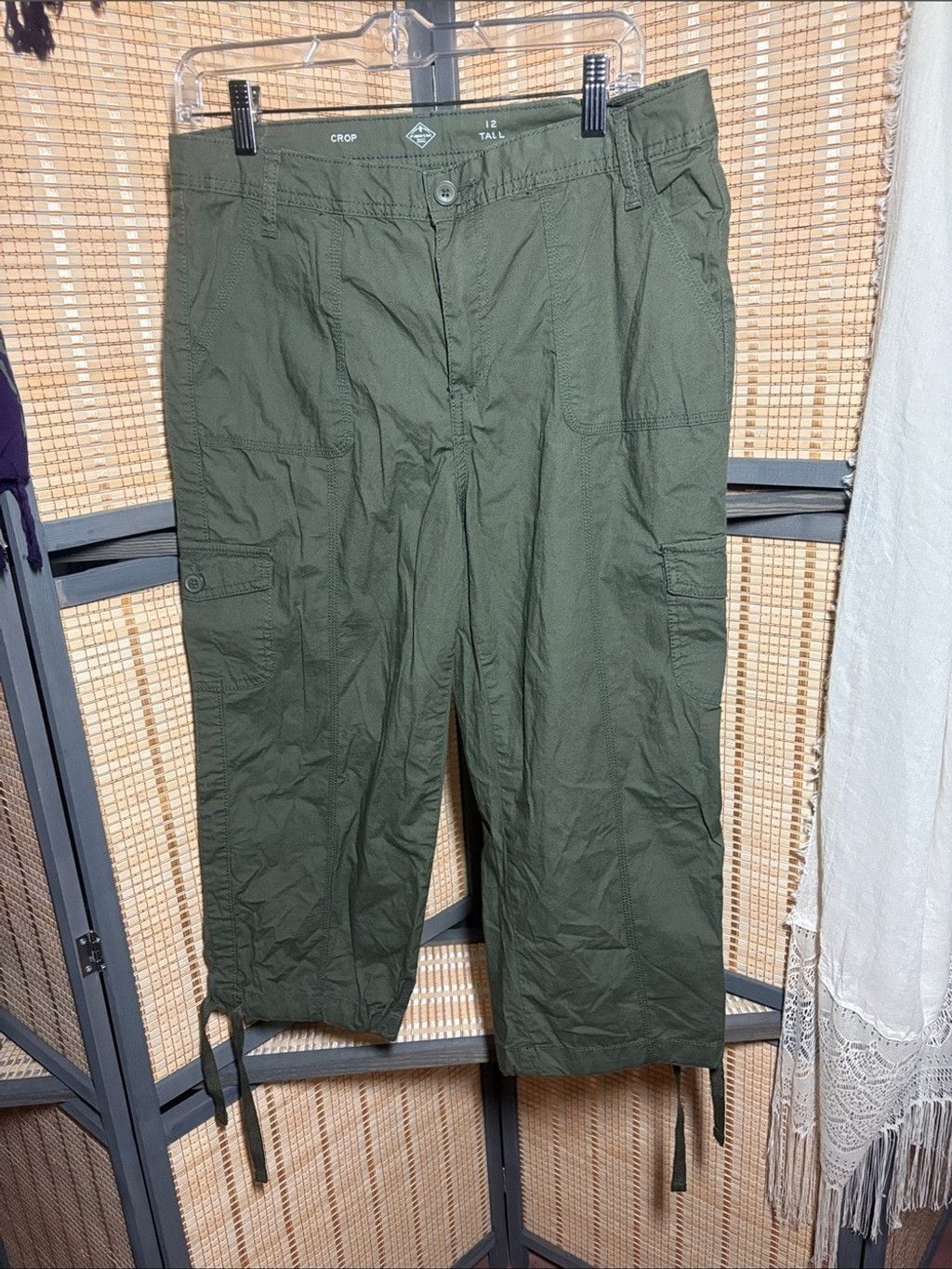 St. Johns Bay Olive Green Cropped Cargo Pants Size 34" / US 12 / IT 48 - 1 Thumbnail