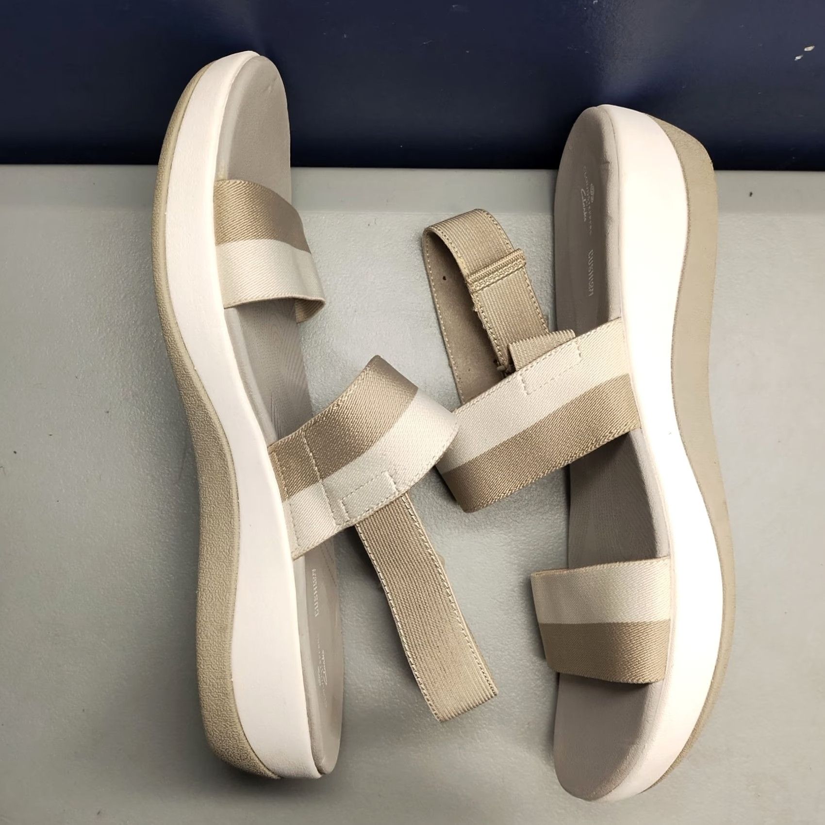 Clarks Clarks Cloudsteppers Sandals Womens Size 11 Gray White Cushioned Hook & Loop Size US 11 / IT 41 - 4 Thumbnail