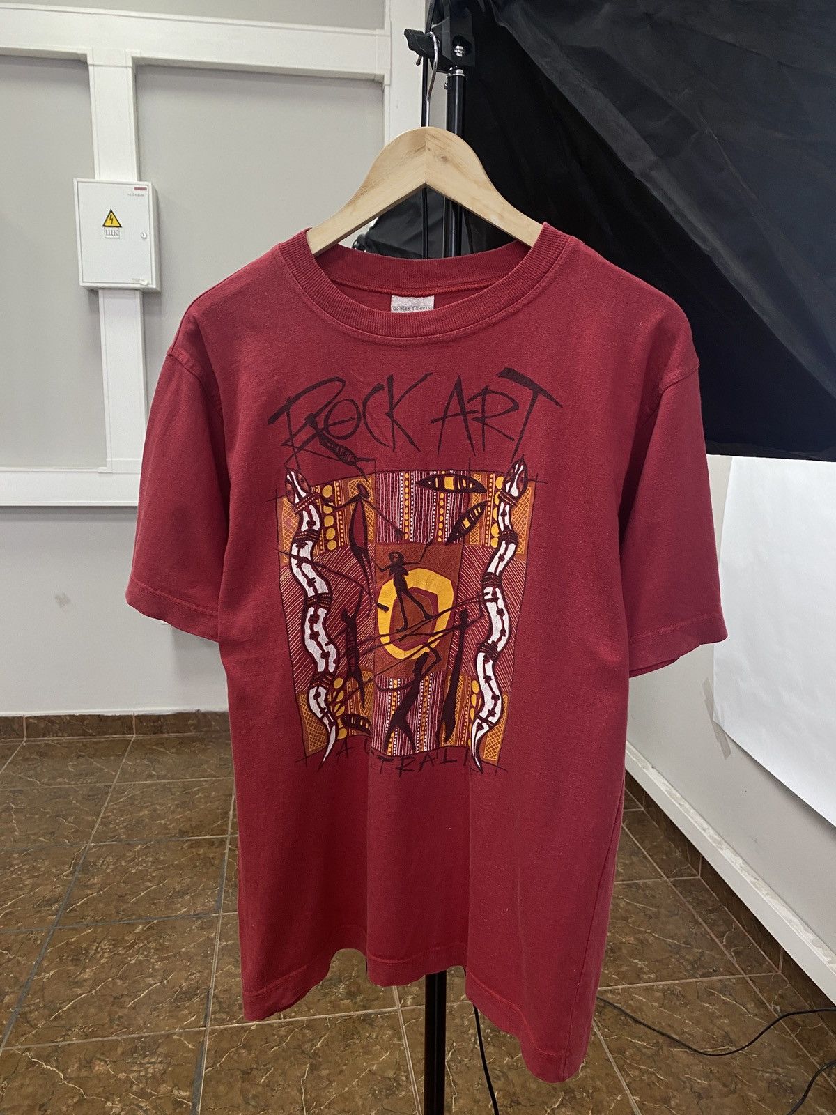 Designer 🇦🇺 Vintage 90s Aboriginal Rock Art Australia Animals T-shirt Size US M / EU 48-50 / 2 - 1 Thumbnail