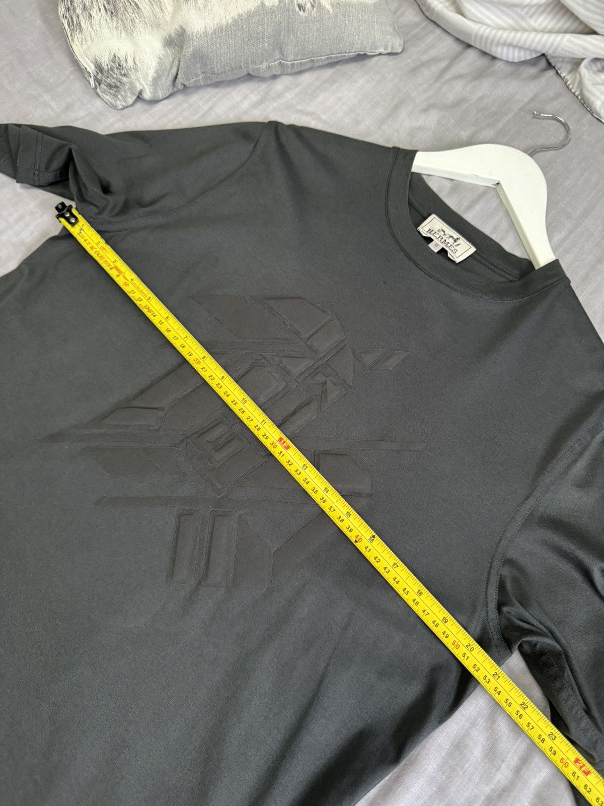 Hermes HERMES tshirt STUDY sizes in photos SHOWN BY TAPE MEASURE Size US M / EU 48-50 / 2 - 8 Thumbnail