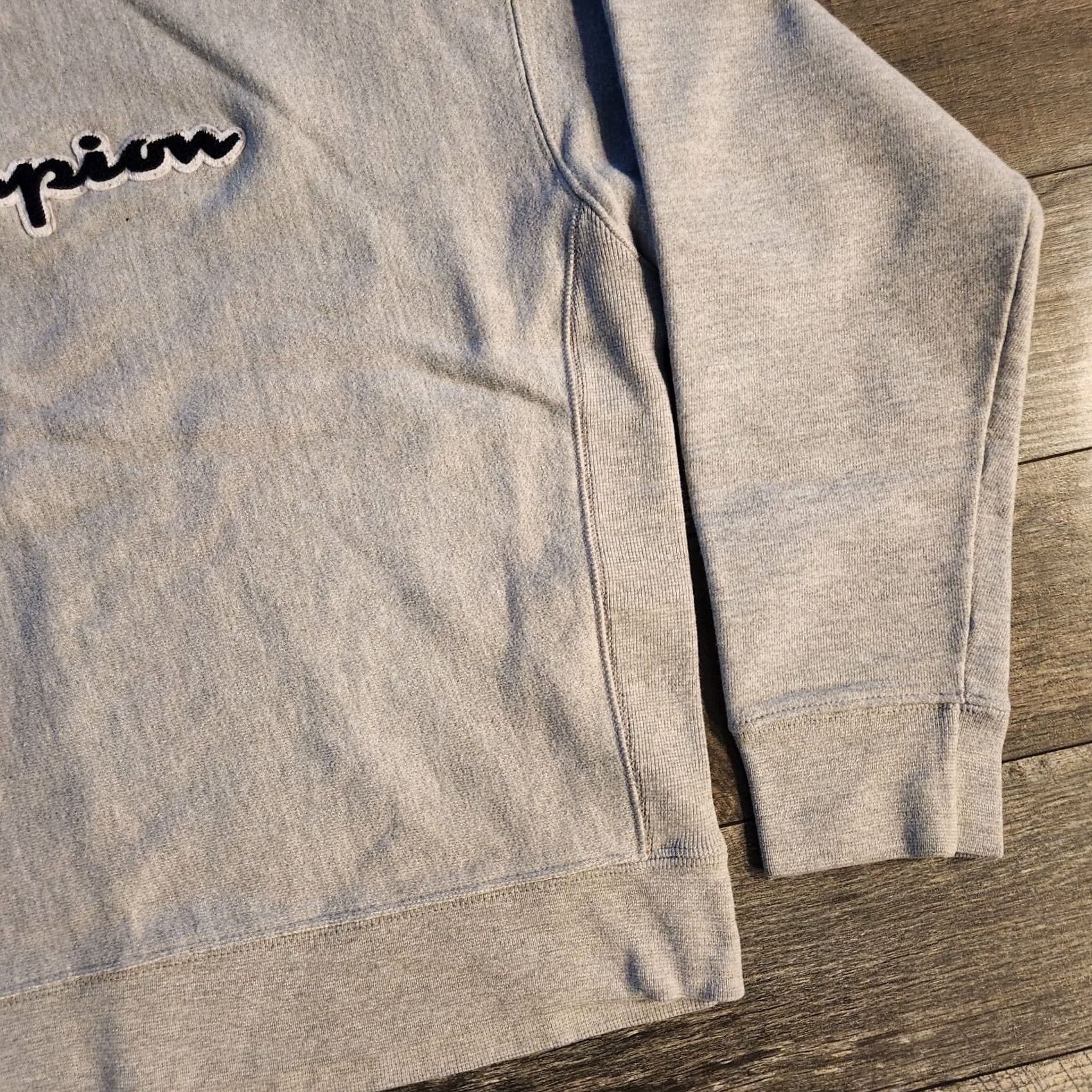 Champion VINTAGE Champion Reverse Weave Sweatshirt Crewneck Womens XL Gray Patch Logo Regular Long Sleeve Pullover Reversible Sweatshirt Size XL / US 12-14 / IT 48-50 - 2 Thumbnail