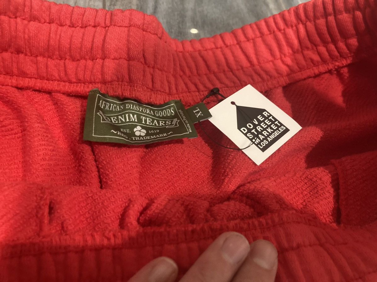 DENIM TEARS Denim tears cotton wreath sweat shorts red sz XL Size US 34 / EU 50 - 3 Thumbnail