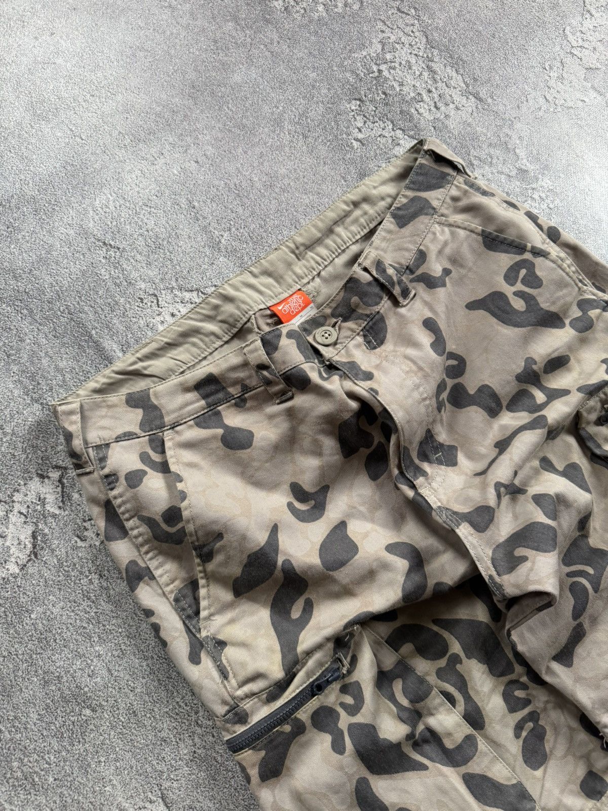 Nike Nike M/size camouflage cargo shorts 🩳 casual Size US 32 / EU 48 - 2 Thumbnail