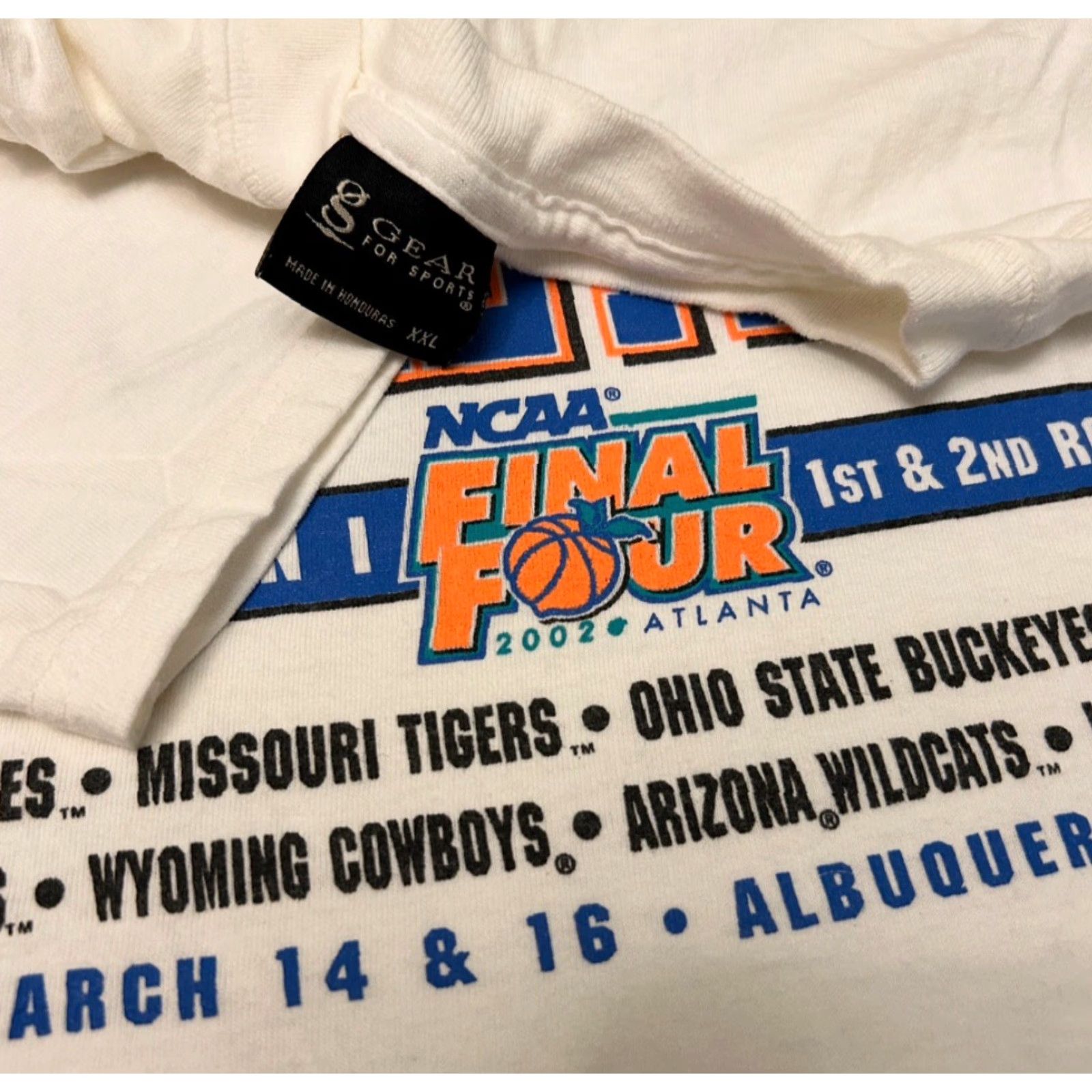 NCAA VINTAGE NCAA Final Four Basketball 2002 First Round Atlanta VTG Shirt Mens 2XL White Basketball 90s College Sports University Vintage Mens XXL Size US XXL / EU 58 / 5 - 2 Thumbnail