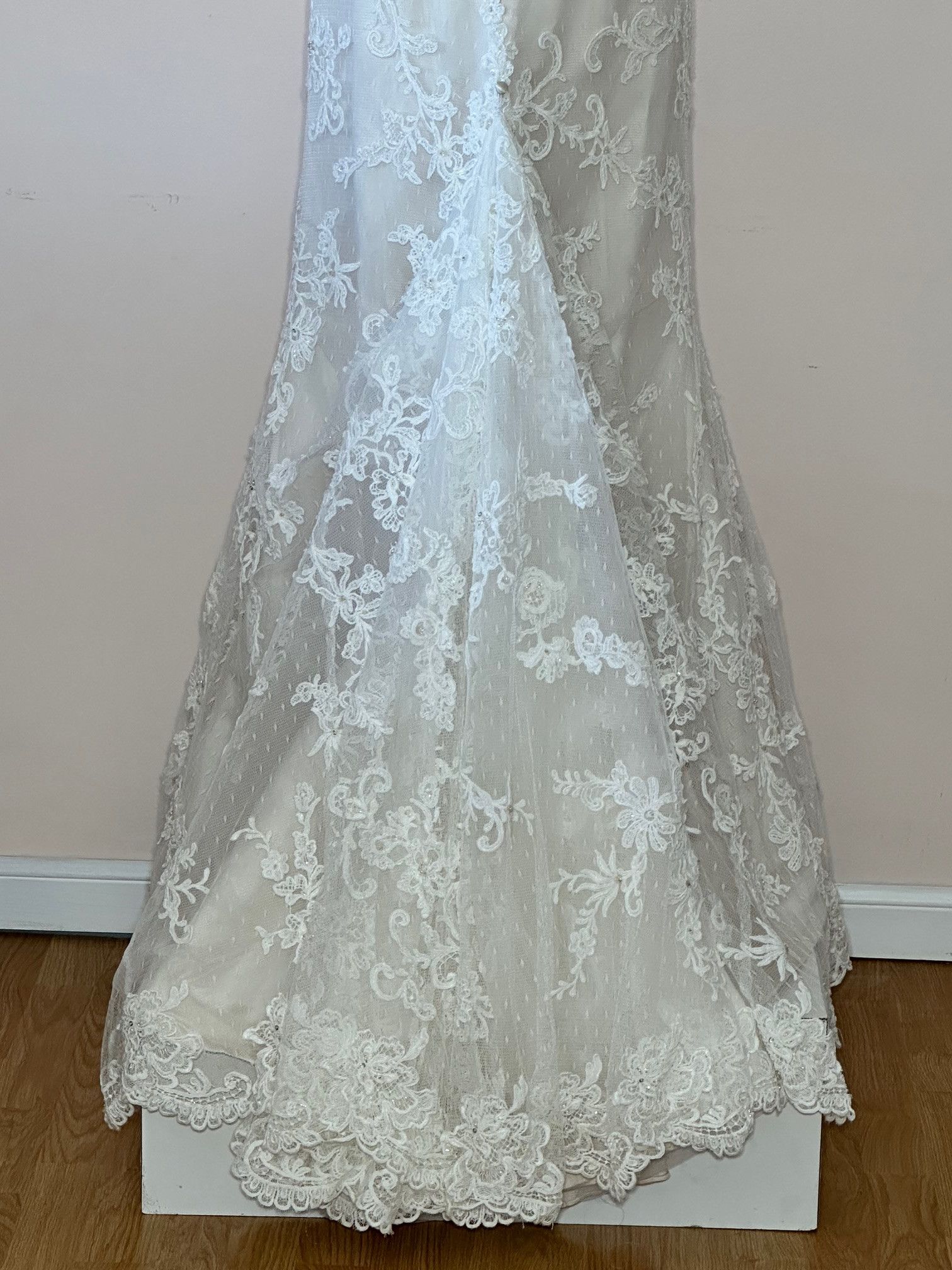 Casablanca Casablanca Ivory Lace 1975 Wedding Gown Size 8 Size M / US 6-8 / IT 42-44 - 6 Thumbnail