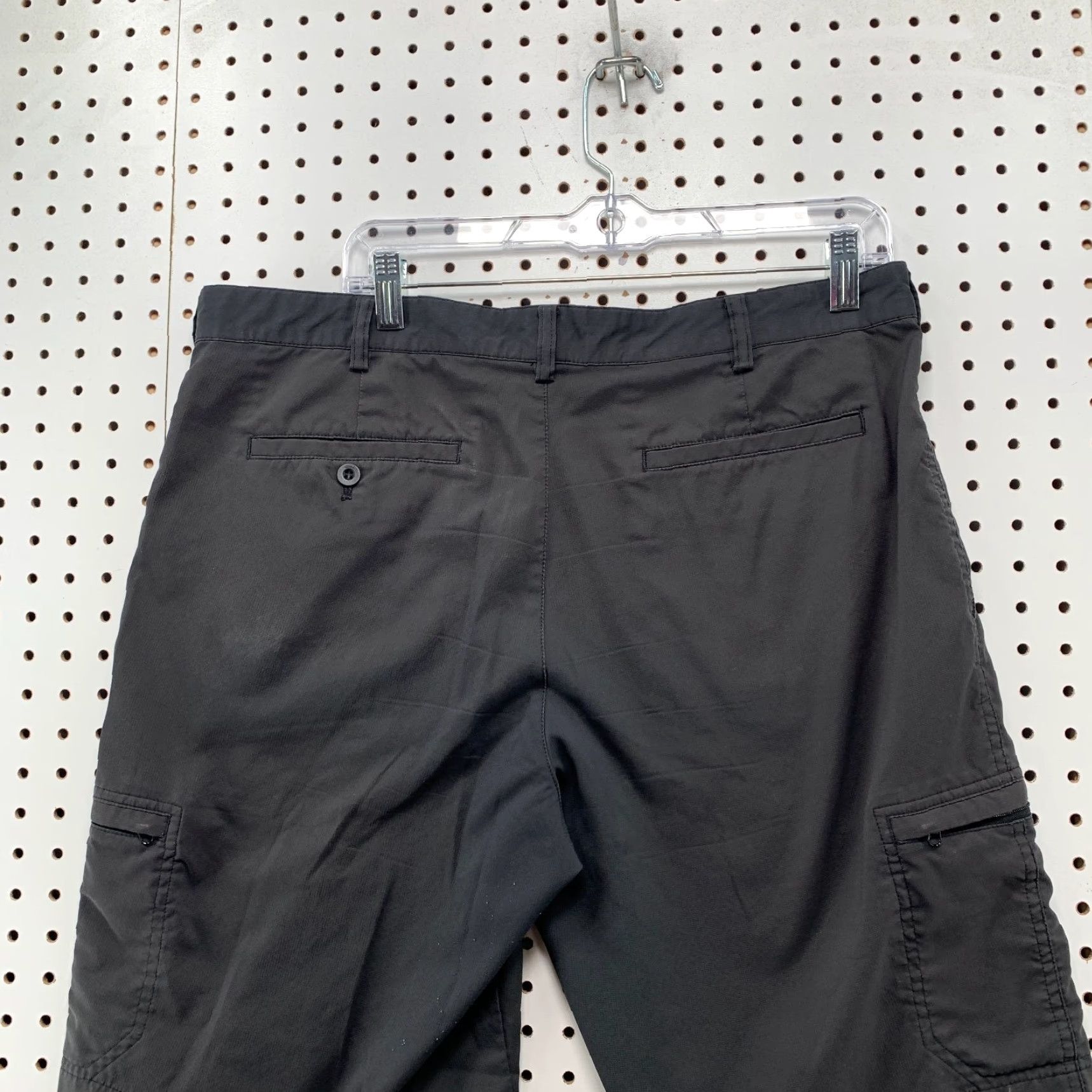 Nike Nike Golf Cargo Shorts Mens 36 Black Pockets Active Preppy 36x11 Size US 36 / EU 52 - 7 Thumbnail