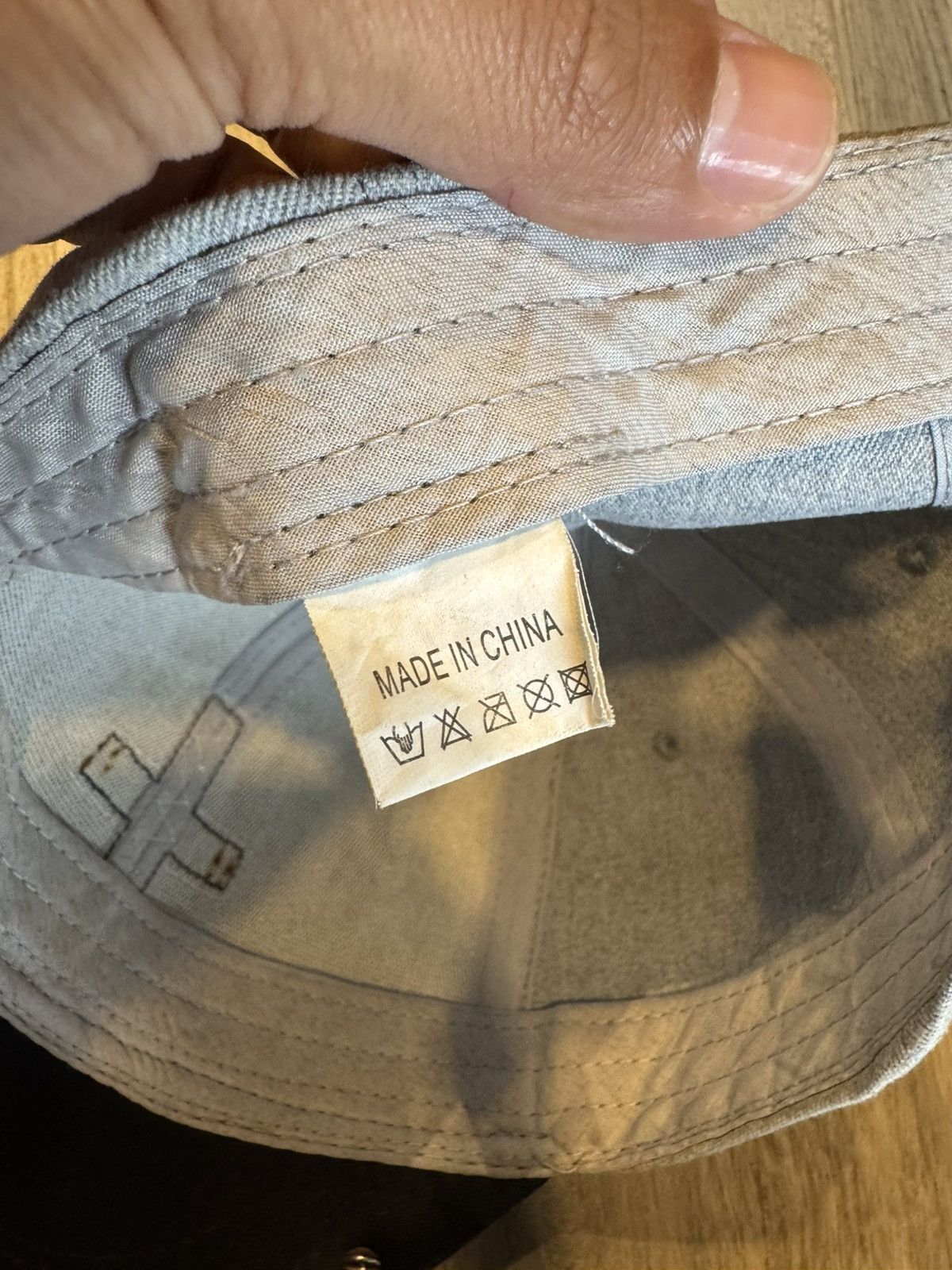 Japanese Brand DISTRESSED STUDDED NEW YORK CHAIN MOTIF HAT Size ONE SIZE - 6 Thumbnail