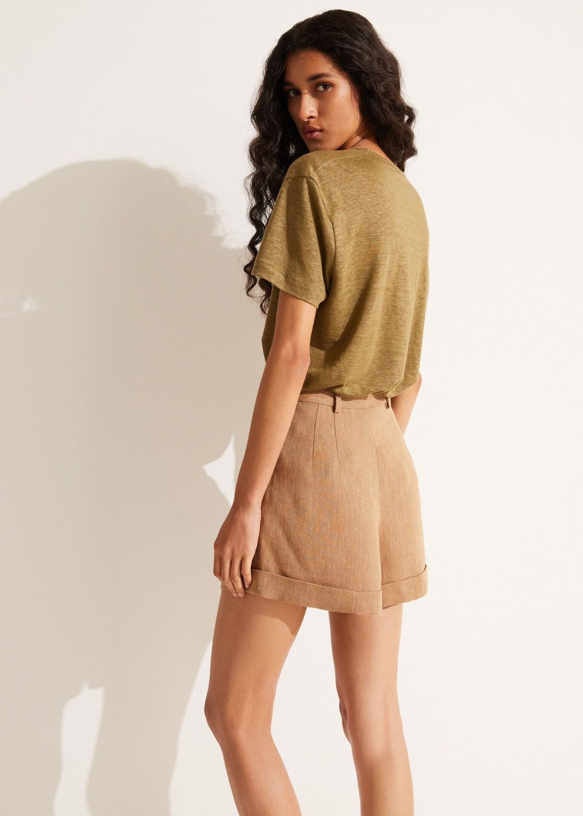 Loro Piana o1srvl11e1224 Gargano V-Neck T-Shirt in Khaki Size M / US 6-8 / IT 42-44 - 4 Thumbnail