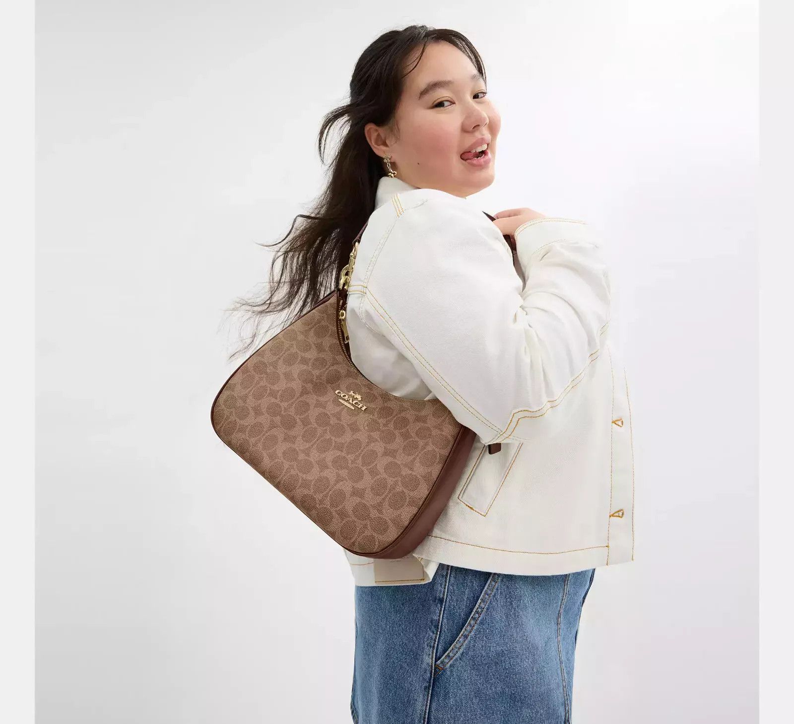 Coach NWT Coach Teri Hobo Bag In Signature Canvas CV940 Size ONE SIZE - 9 Thumbnail