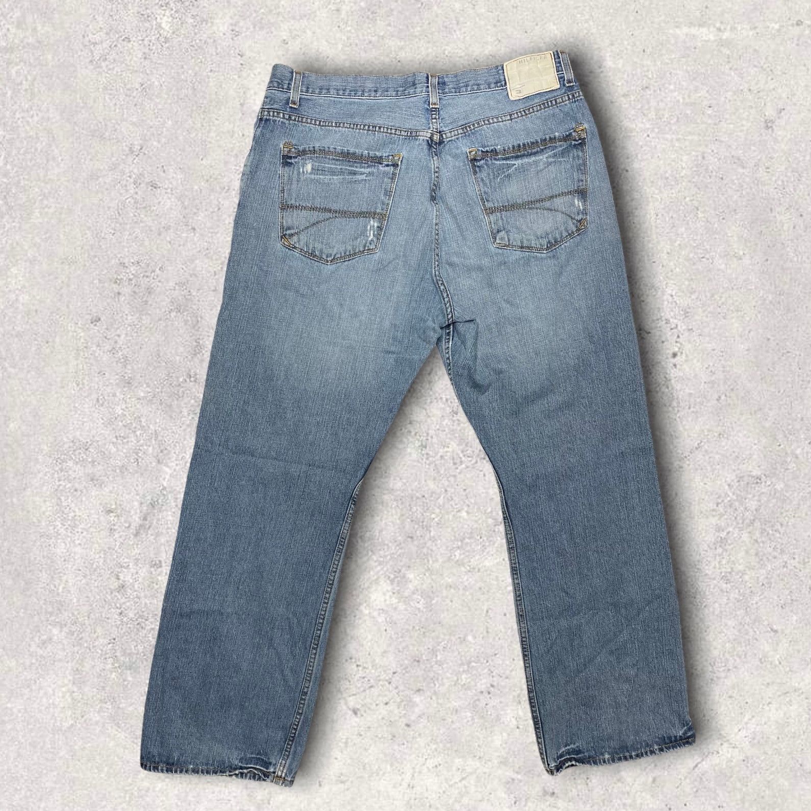 Image of Crazy Vintage 90's Tommy Hilfiger Jeans Relaxed Light Wash in Blue, Men's (Size 36)