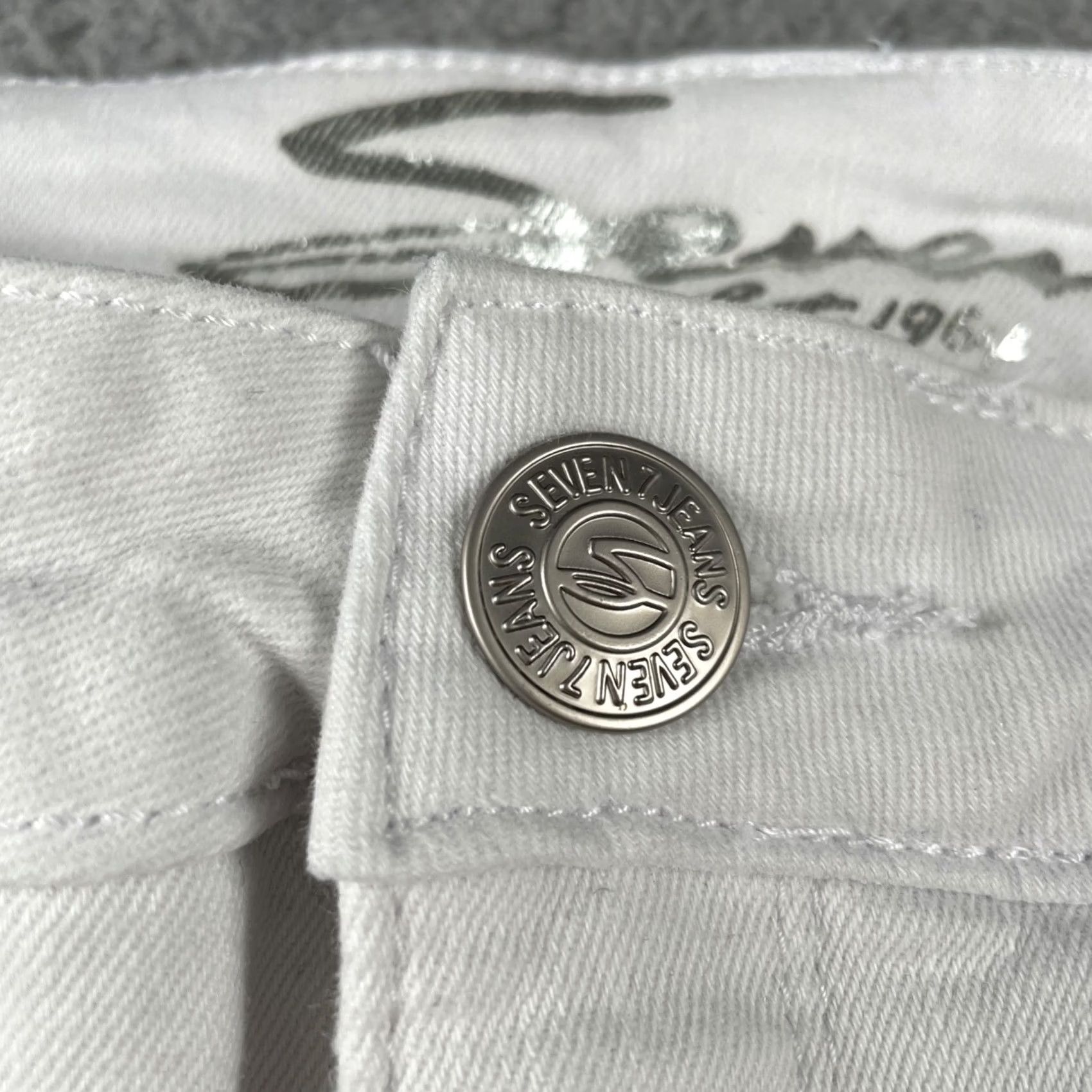 Vintage Seven7 Jeans Weekend Shorts Women’s Size 12 White Logo EUC Short Cut-Off 4 Inch Inseam Mens? Size 34" / US 12 / IT 48 - 3 Thumbnail
