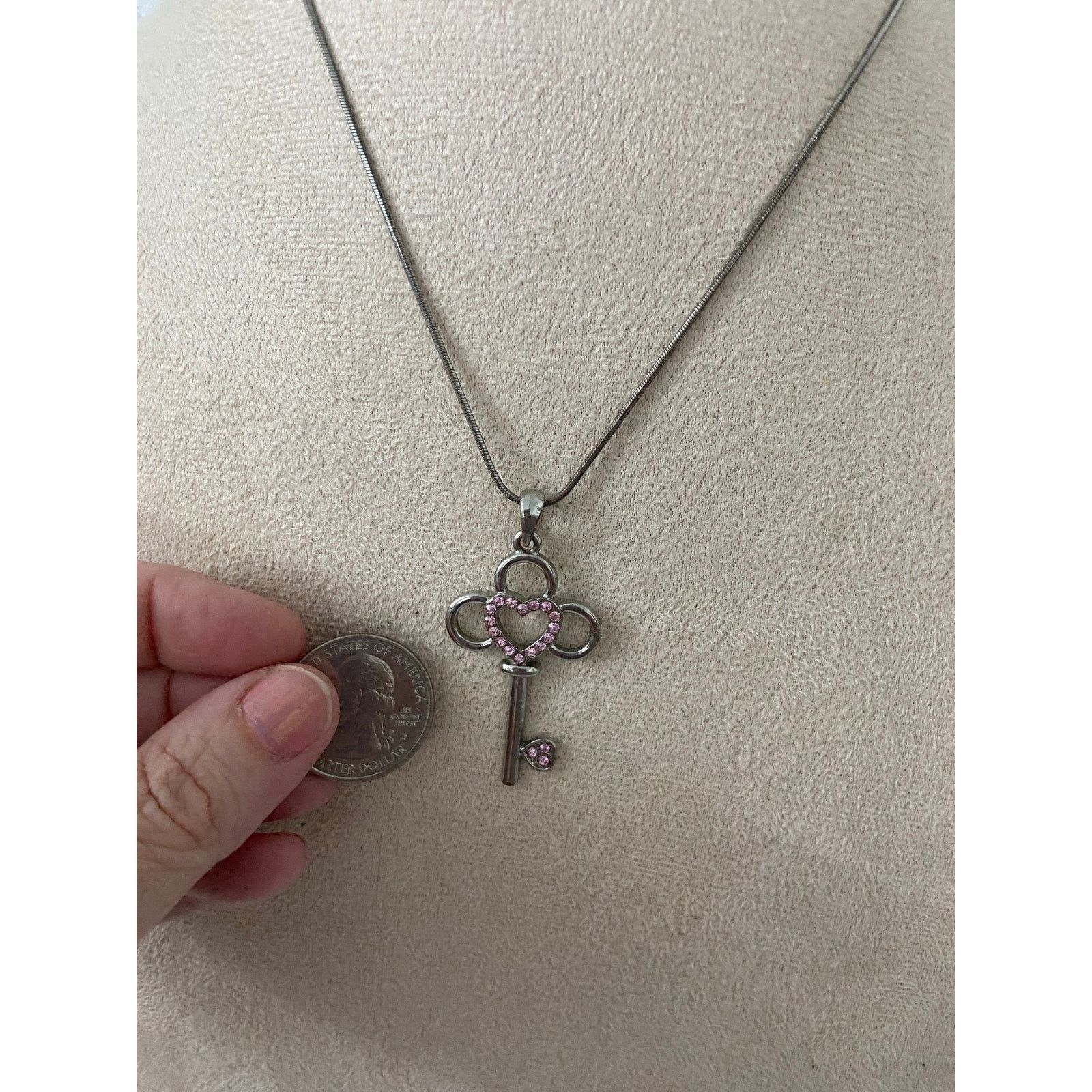 Handmade Key necklace, silver tone Size ONE SIZE - 2 Thumbnail