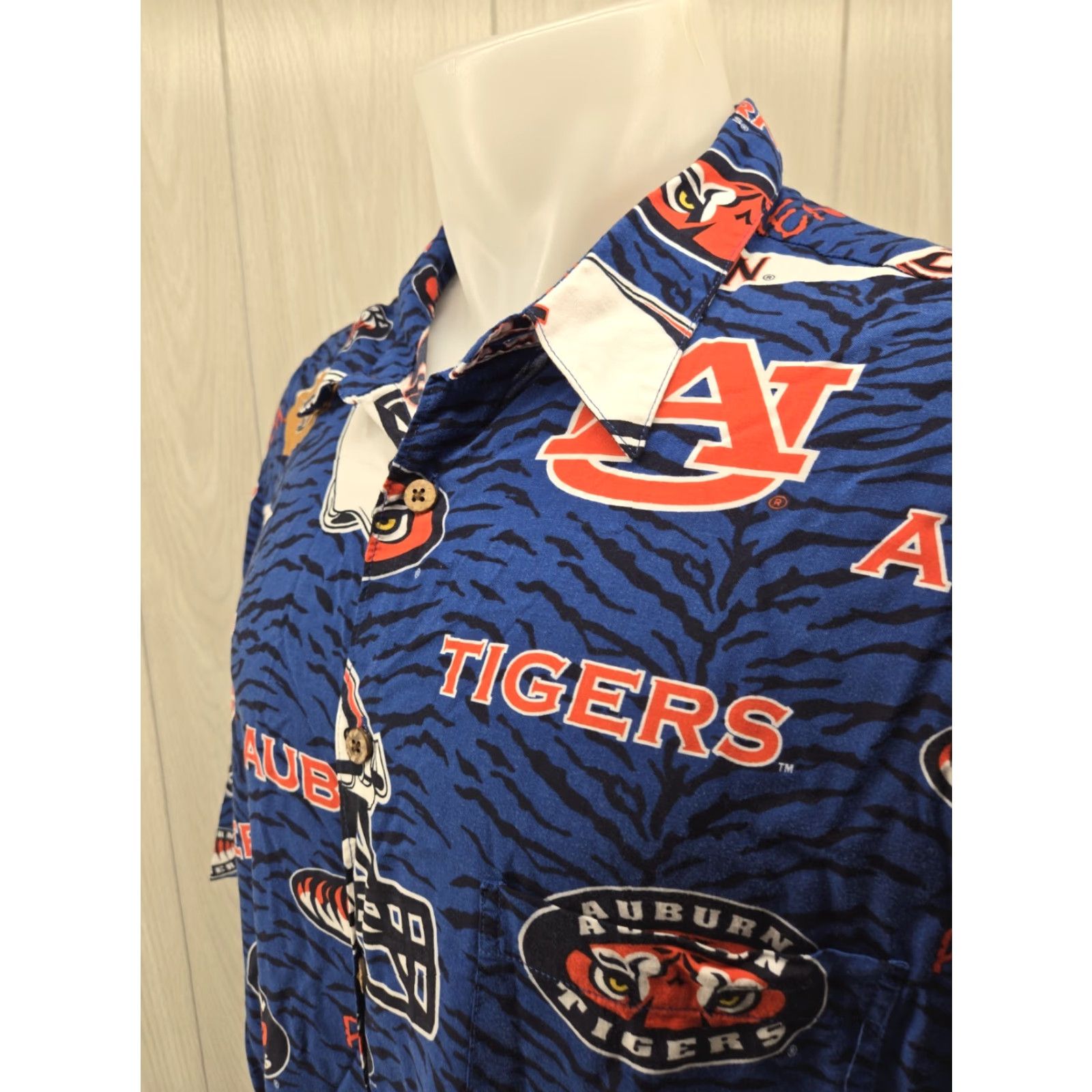Reyn Spooner VINTAGE Reyn Spooner Auburn Tigers Shirt 2XL Blue Hawaiian Camp Vacation Football Men Short Sleeve Button-Up Collared Rayon Size US XXL / EU 58 / 5 - 5 Thumbnail