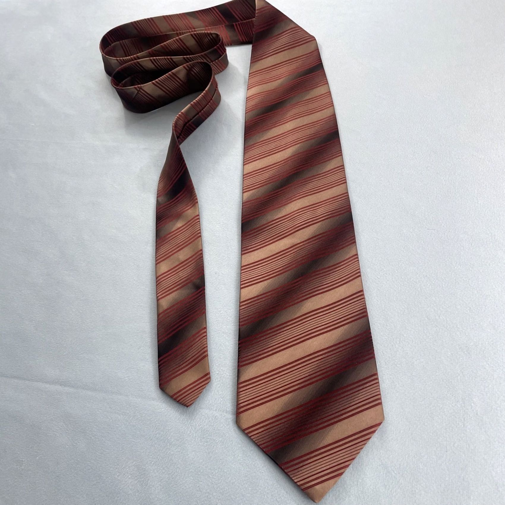 Vintage VINTAGE Repp Geometric Illusion Necktie Silk ITALY 4x57" Silver Red Abstract Pattern Designer Wide Men’s Tie Size ONE SIZE - 4 Thumbnail