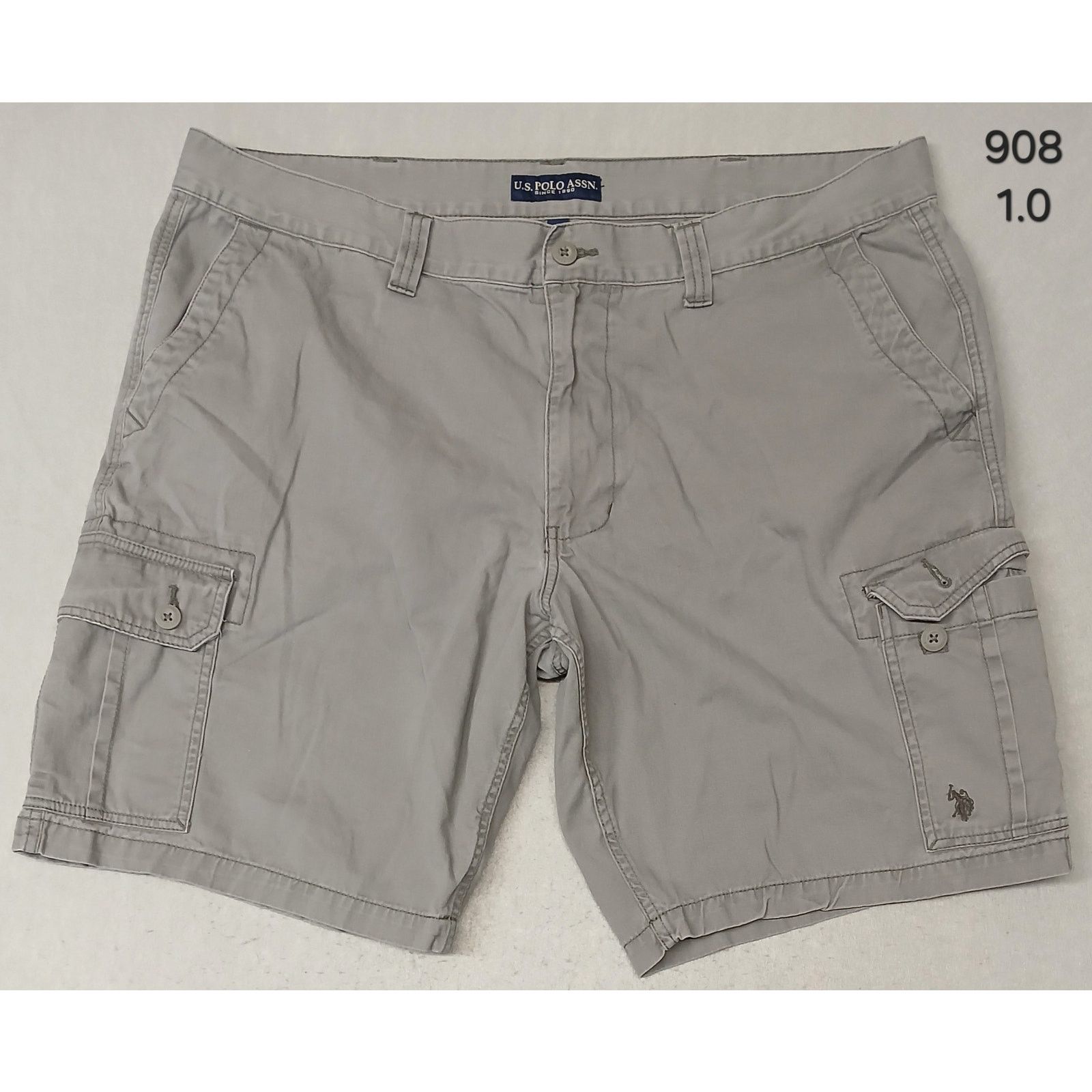 U.S. Polo Assn. U.S. Polo Assn. (44) Men's Gray Cargo Khaki Relaxed Shorts Size US 44 / EU 60 - 1 Thumbnail