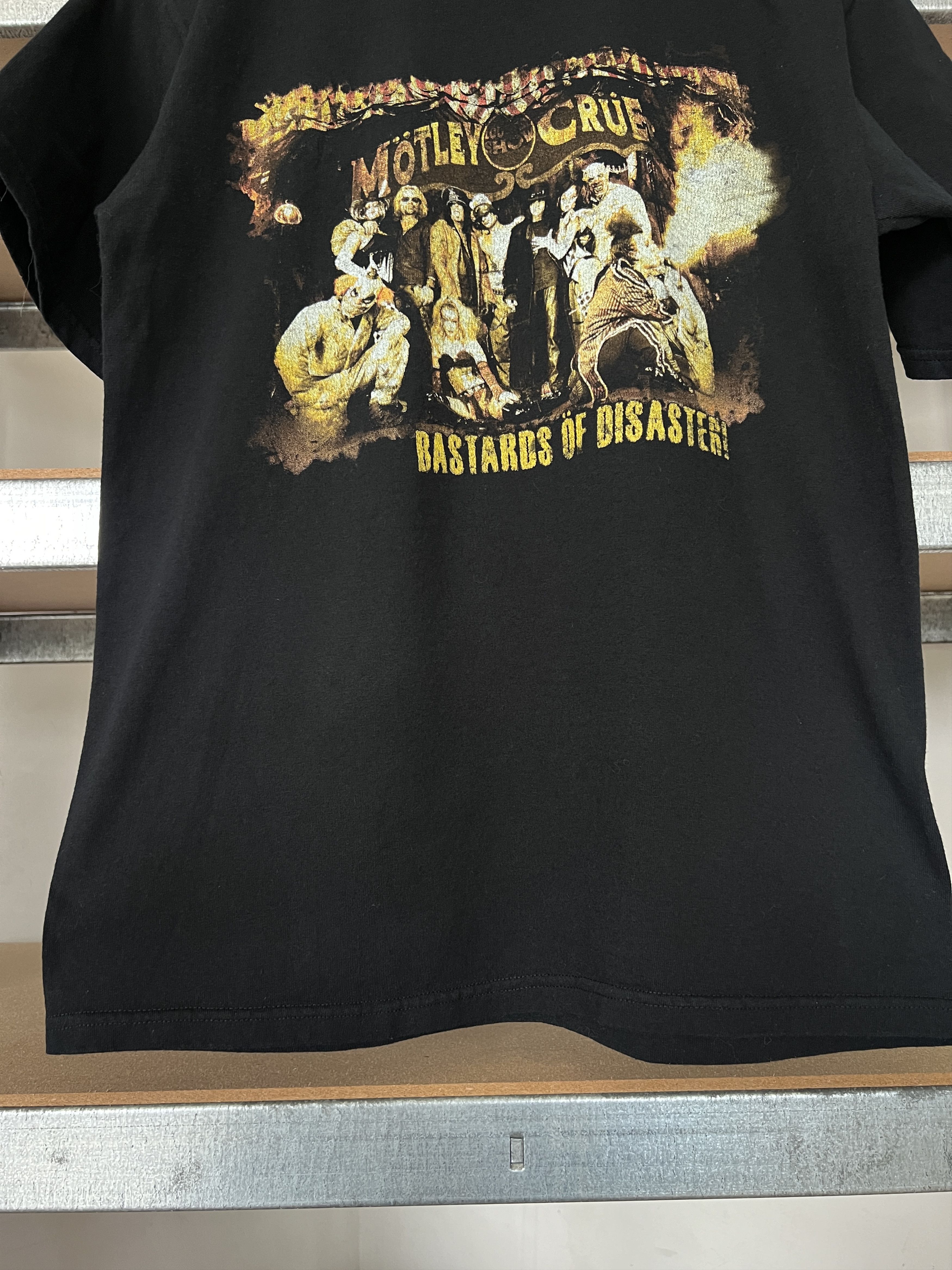 Band Tees Vintage 2005 Motley Crue Rock Band tour T-shirt Size US M / EU 48-50 / 2 - 8 Thumbnail