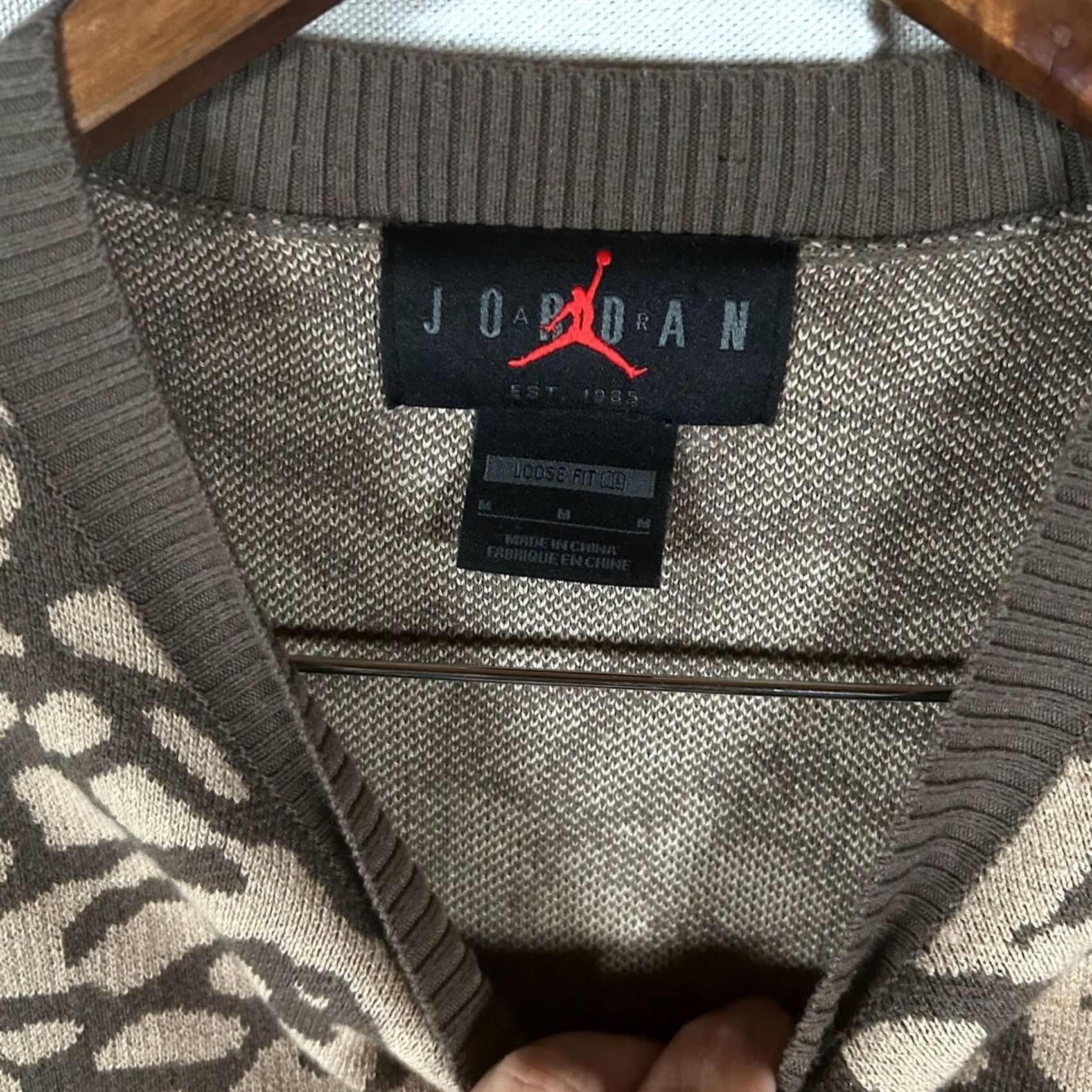 Jordan Brand Jordan Brand Women Cardigan Sweater Brown Elephant Print Loose Fit M Long Sleeve Round Neck Size M / US 6-8 / IT 42-44 - 2 Thumbnail