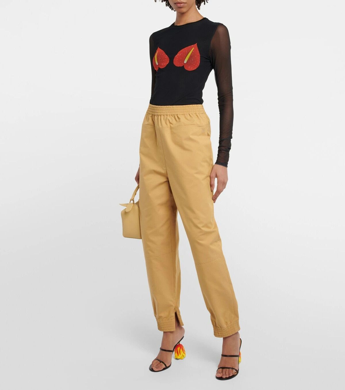 Loewe o1y1025 Jogger in Beige Size 27" / US 4 / IT 40 - 2 Thumbnail