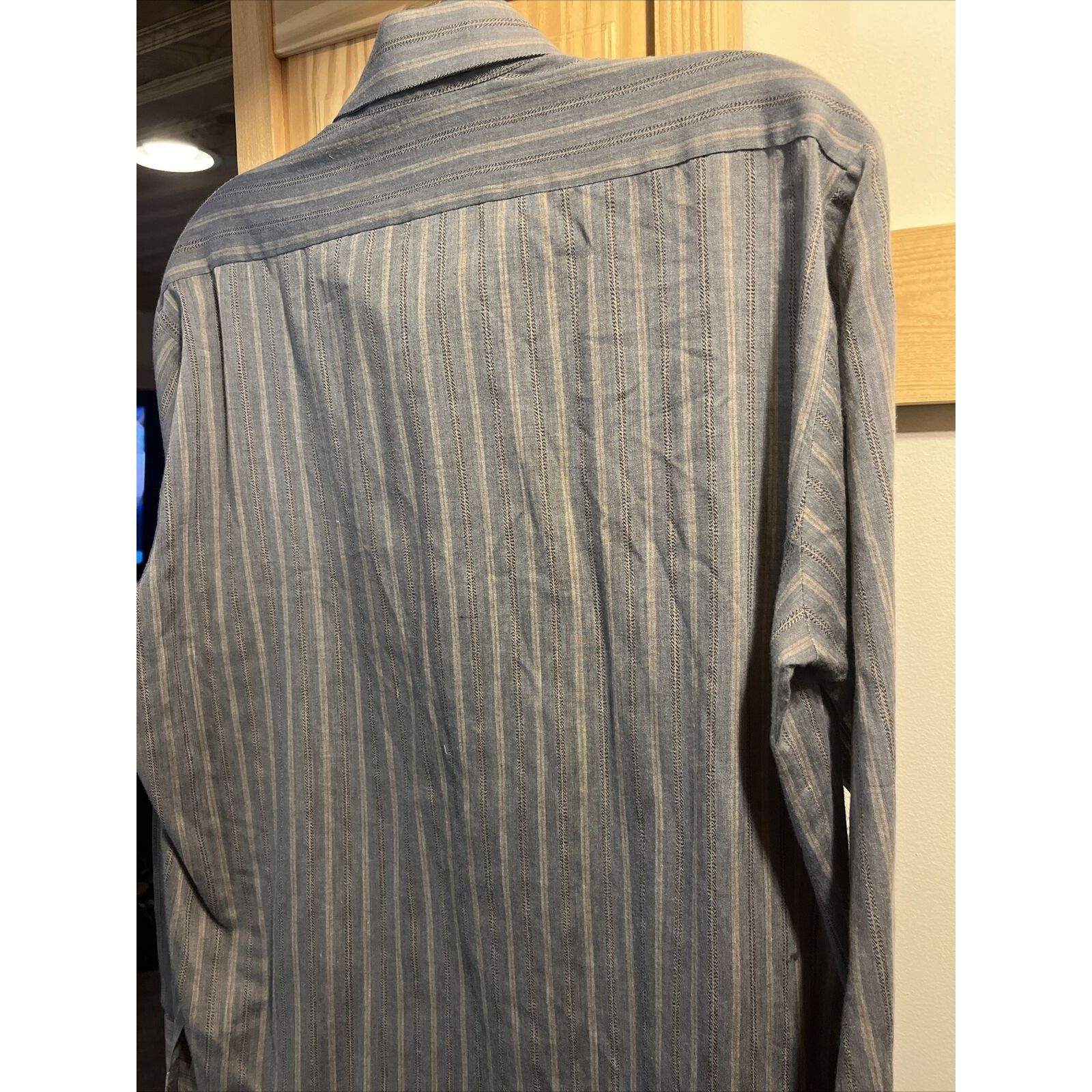 Le TIGRE Le Tigre Vintage Men’s M Gray Stripe Button Poly Blend Shirt Size US M / EU 48-50 / 2 - 14 Thumbnail