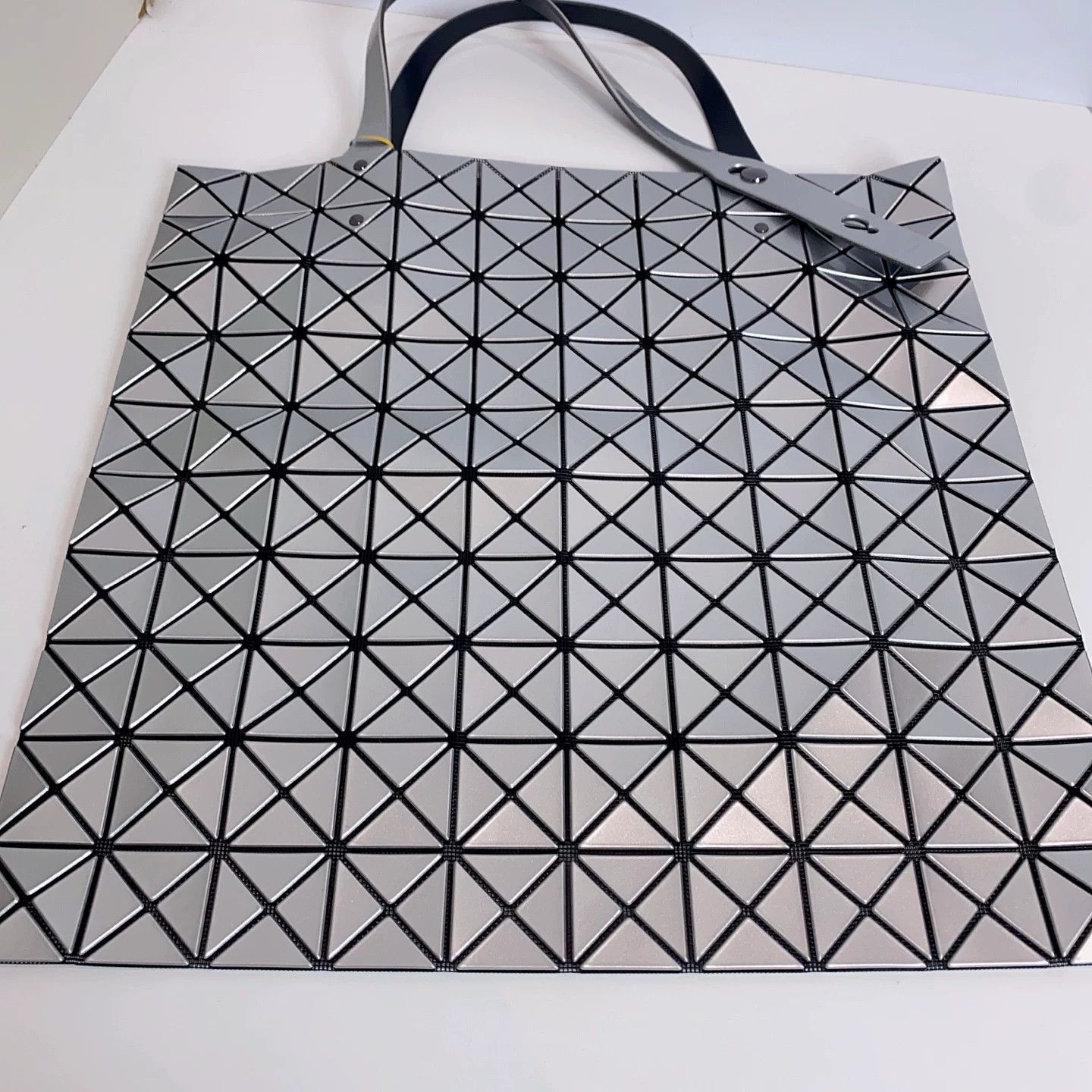 Issey Miyake Pre-loved Bag Very good condition Size ONE SIZE - 1 Thumbnail