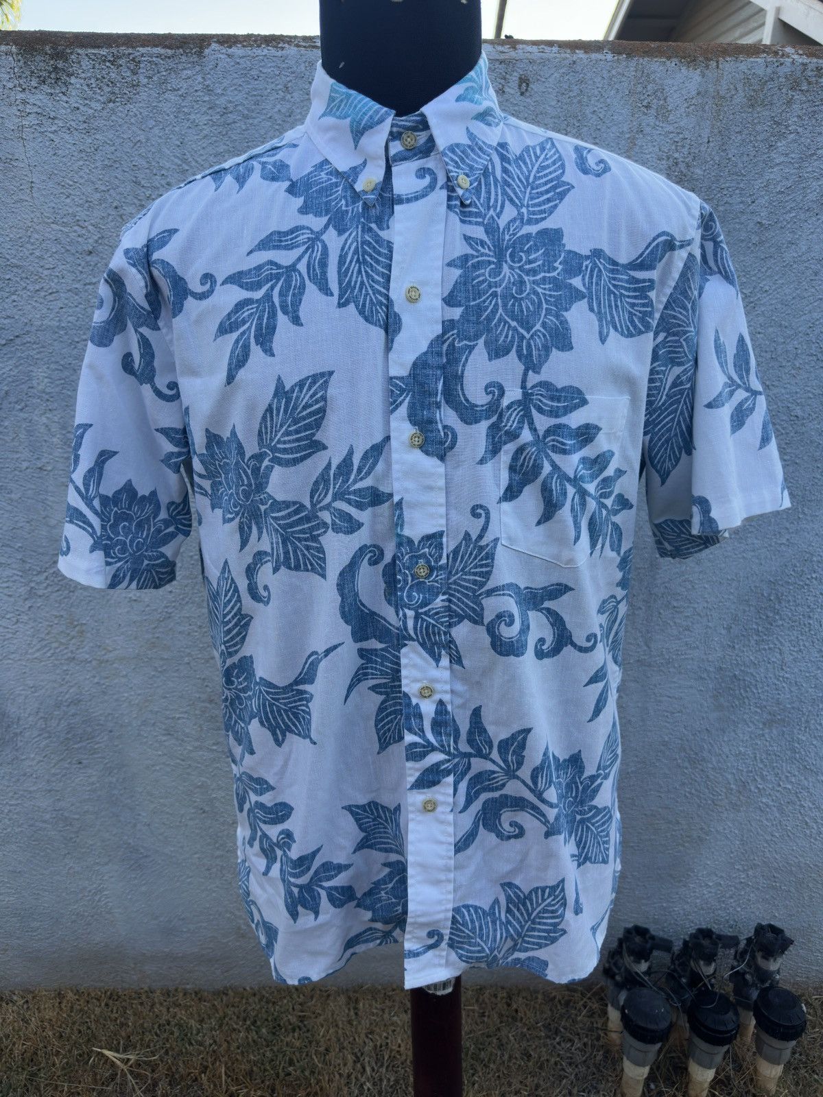 PreOwned Reyn Spooner White/Blue Hawaiian Print Men's M