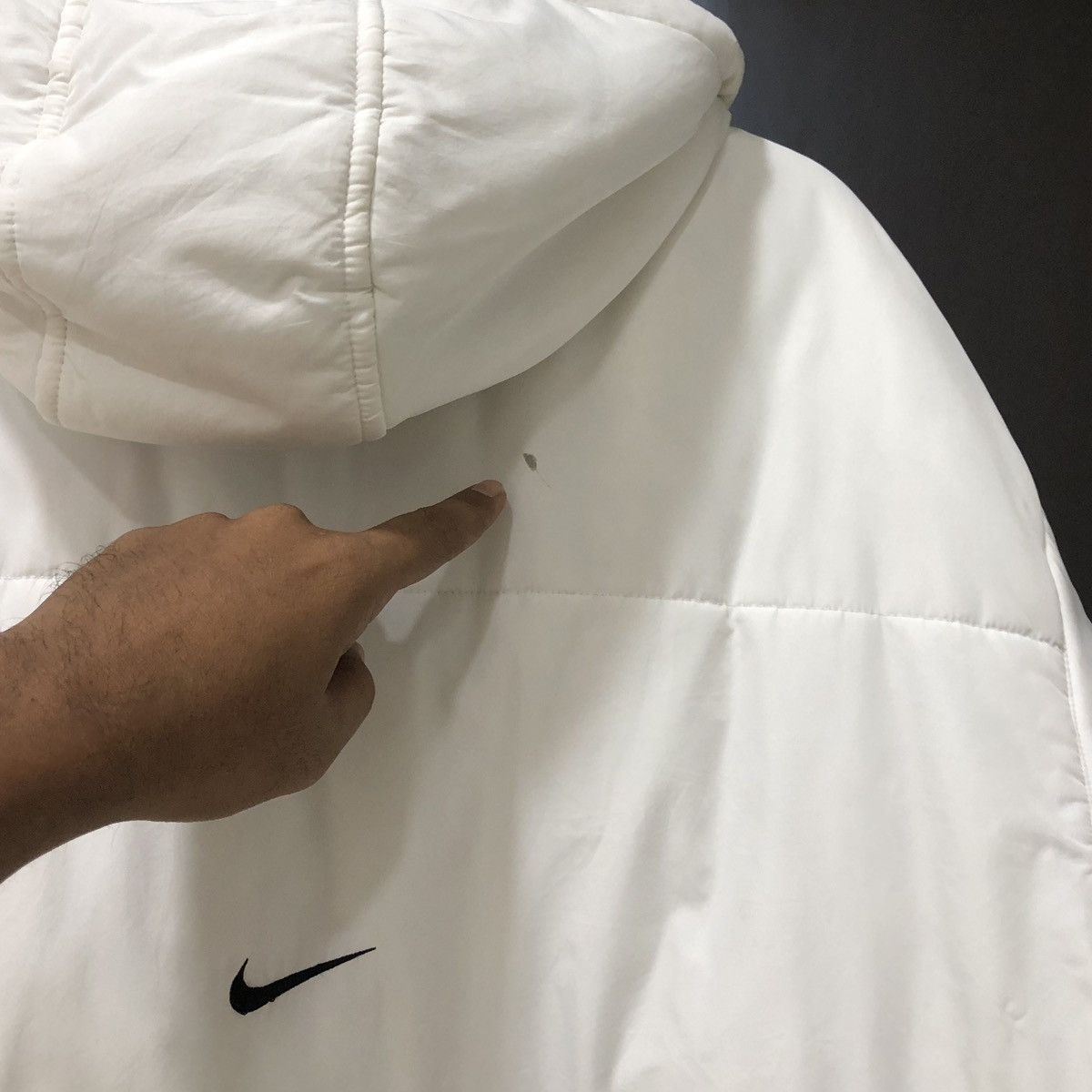 Nike Vintage Nike Small Logo White Puffer Jacket Size US L / EU 52-54 / 3 - 14 Thumbnail