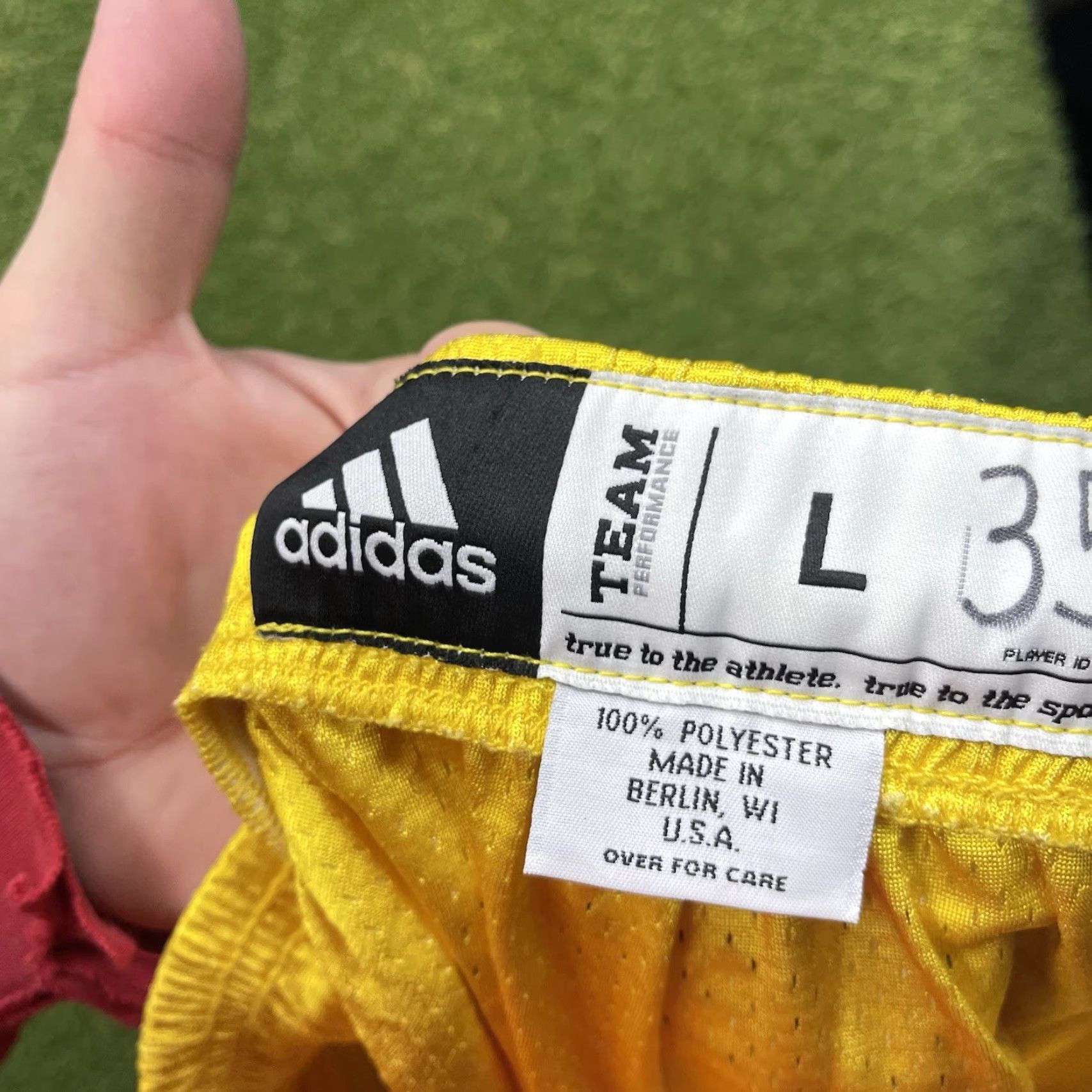 Adidas VINTAGE adidas Shorts Mens L Team Issued Basketball Y2K Michigan Wolverines Logo Embroidered Yellow Jersey Material Size US 33 - 3 Thumbnail