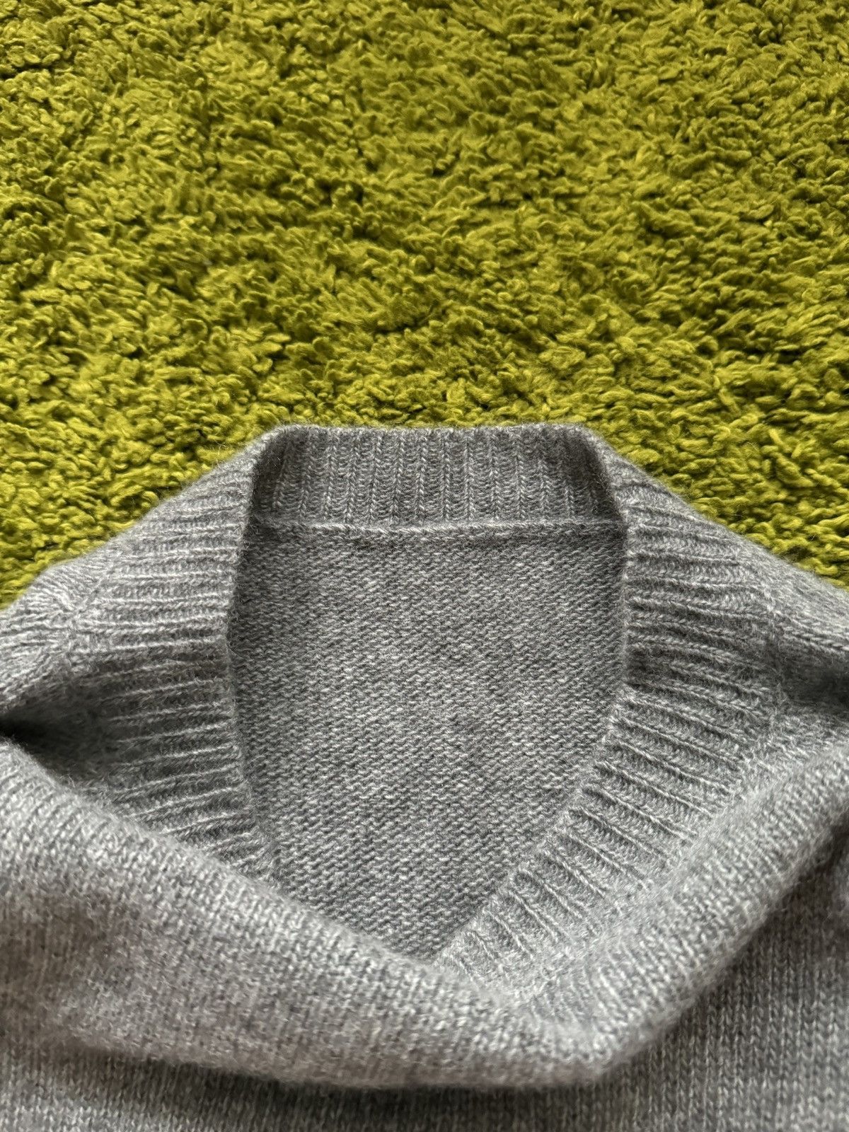 Prada Prada 100% cashmere minimalist sweater Size S / US 4 / IT 40 - 4 Thumbnail