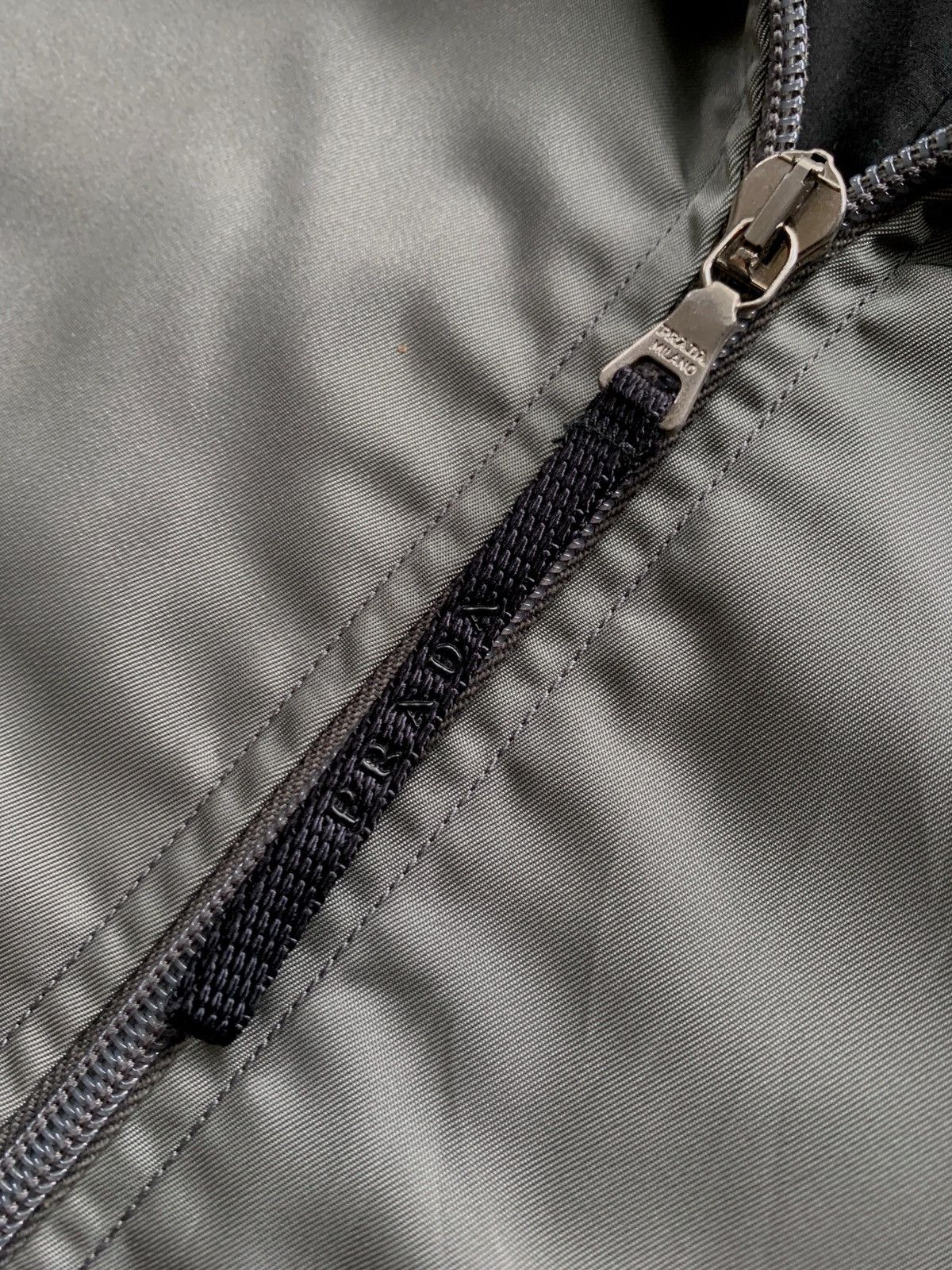 Prada FREE TAX! 2000s Nylon Metallic Silver Work Jacket Size US M / EU 48-50 / 2 - 6 Thumbnail