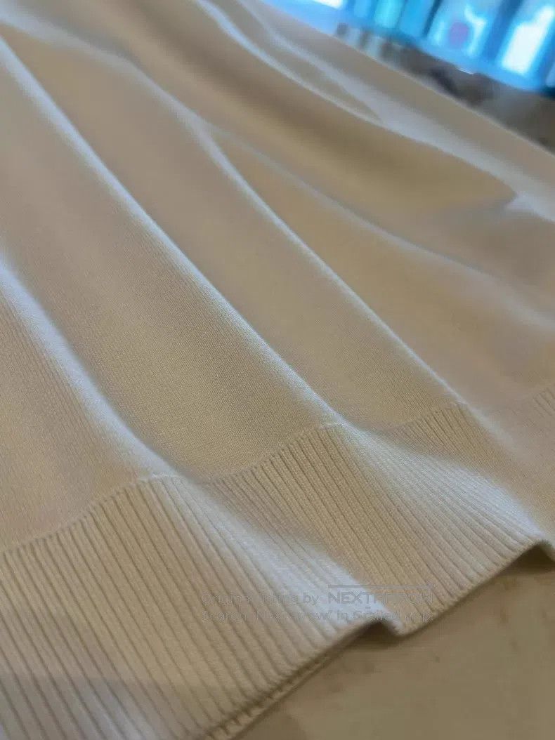 Loro Piana Loro Piana White V-Neck Knit Top Size S / US 4 / IT 40 - 6 Thumbnail