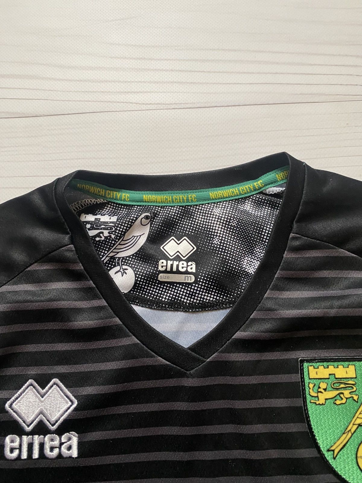 Errea Errea Norwich City 2017/18 away soccer football jersey Size US M / EU 48-50 / 2 - 2 Thumbnail