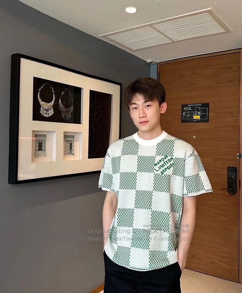 Louis Vuitton Louis Vuitton Green Checkerboard Tee. Size US L / EU 52-54 / 3 - 1 Thumbnail
