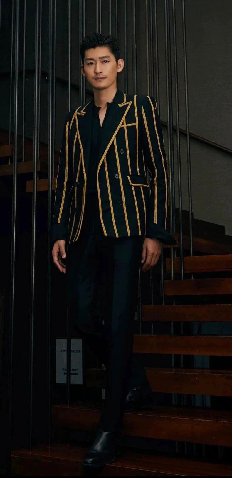 Yves Saint Laurent saint laurent Black gold embroidery suit 2501-Nextarrow Size 50R - 4 Thumbnail