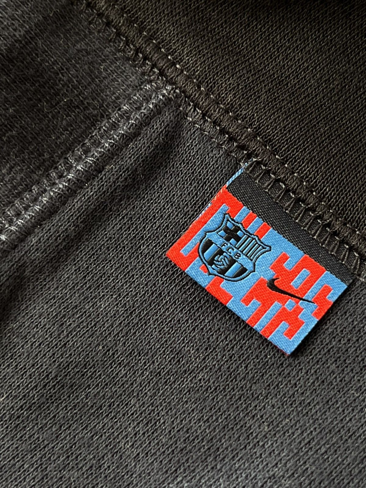 Nike Nike FCB Barca Secret Nylon Zip Pocket New SS Hoodie Size US L / EU 52-54 / 3 - 9 Thumbnail