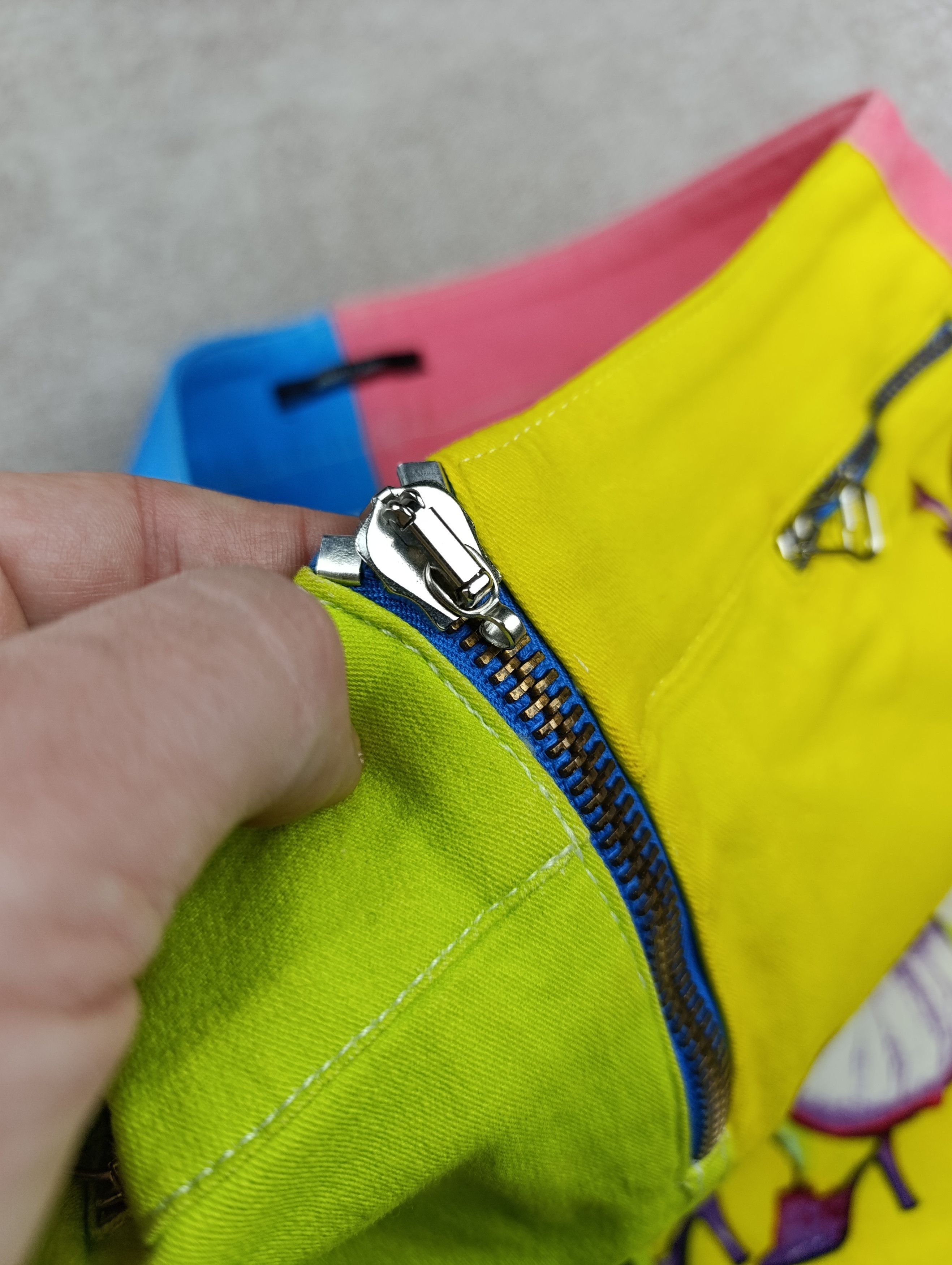 Versace Y2K DONATELLO VERSACE LOW WAISTED COLOURFUL MINI SKIRT Size 27" / US 4 / IT 40 - 5 Thumbnail