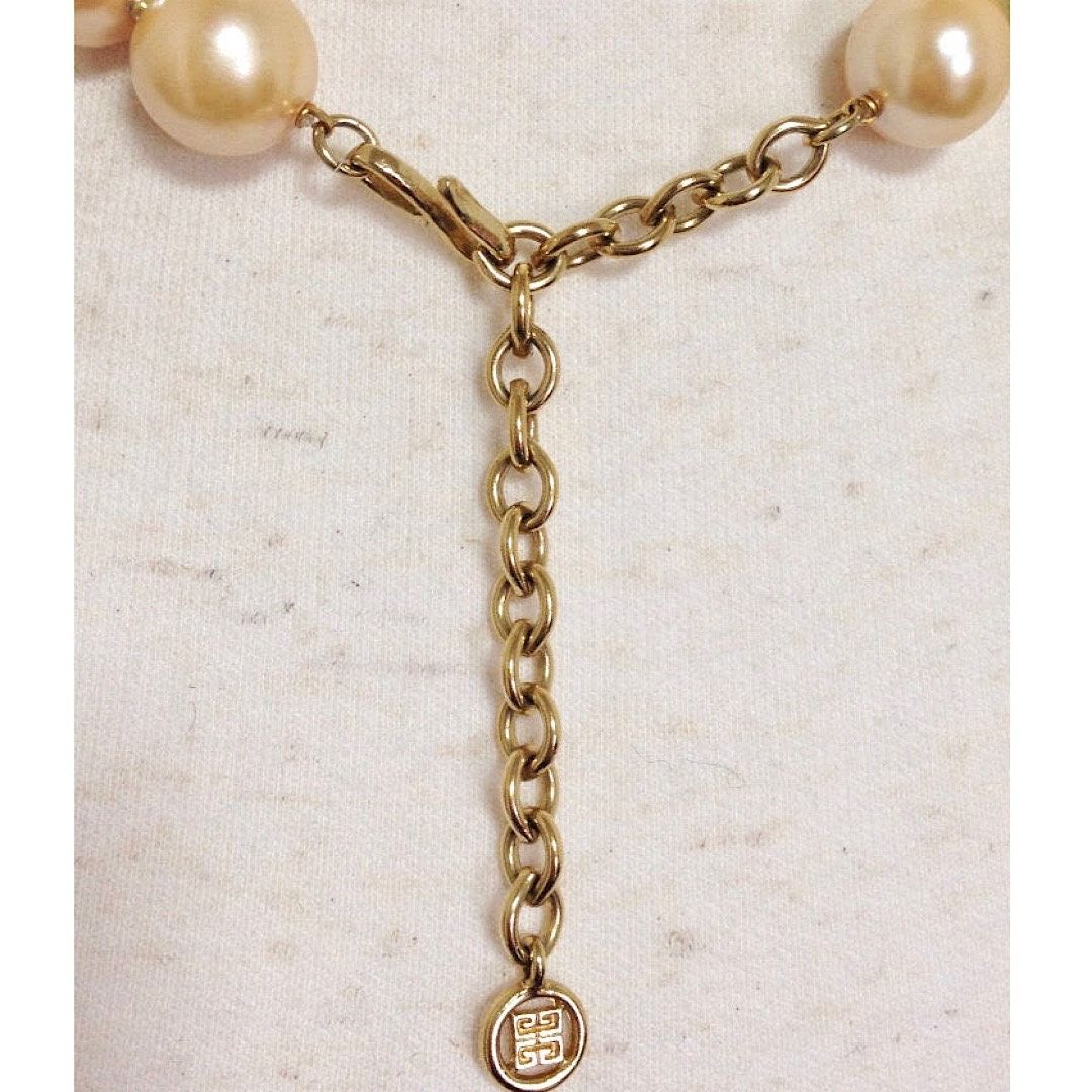 Givenchy MINT. Vintage Givenchy large white faux pearl necklace Size ONE SIZE - 4 Thumbnail
