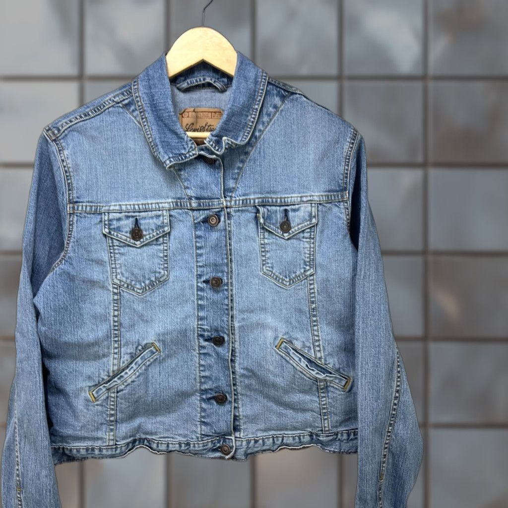 Levi's VINTAGE Levi's Denim Jacket Womens L Blue Denim Jacket Womens L Jeans Jacket Size L / US 10 / IT 46 - 1 Thumbnail