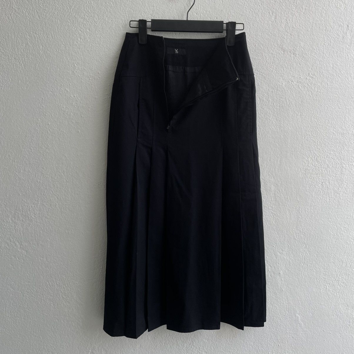 Yohji Yamamoto Y's by Yohji Yamamoto Black Pleated Midi Skirts Size 26" / US 2 / IT 38 - 3 Thumbnail