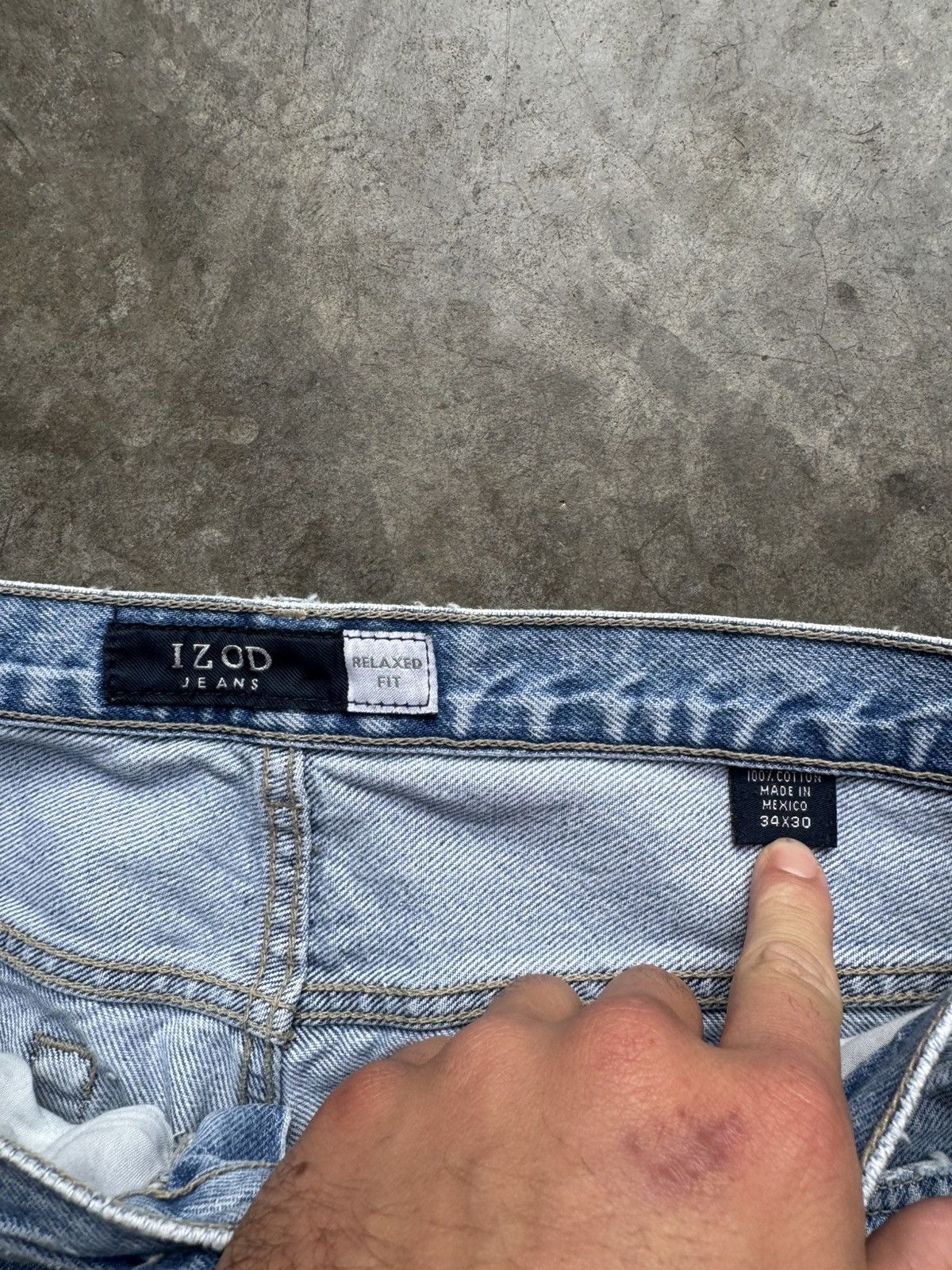 Izod × Vintage Vintage 90’s IZOD Baggy Light Wash Distressed Demin Size US 32 / EU 48 - 4 Thumbnail